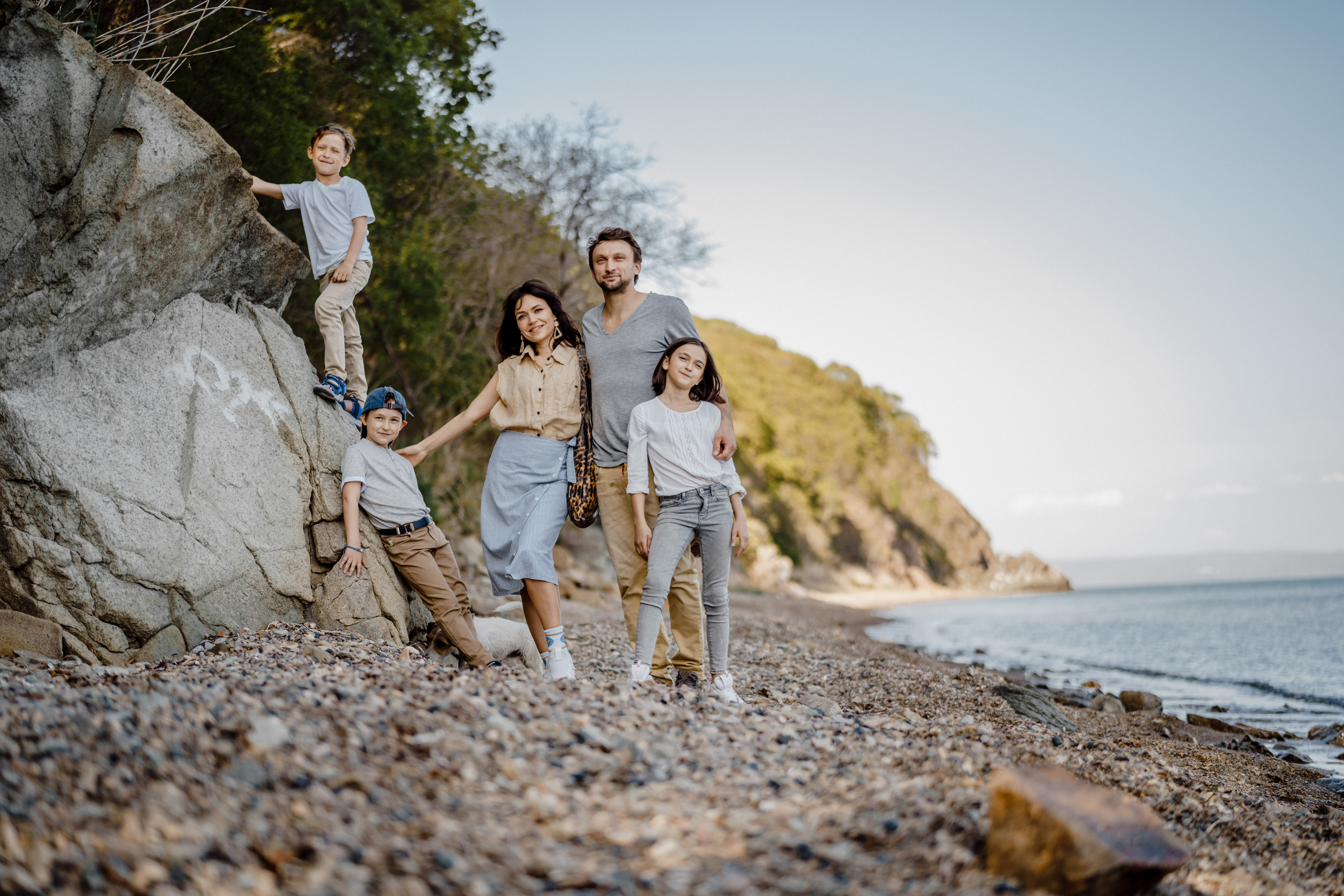 Берег моря воздушный змей и собака. Фотограф Lifestyle в Хабаровске, Владивостоке Землякова Елена