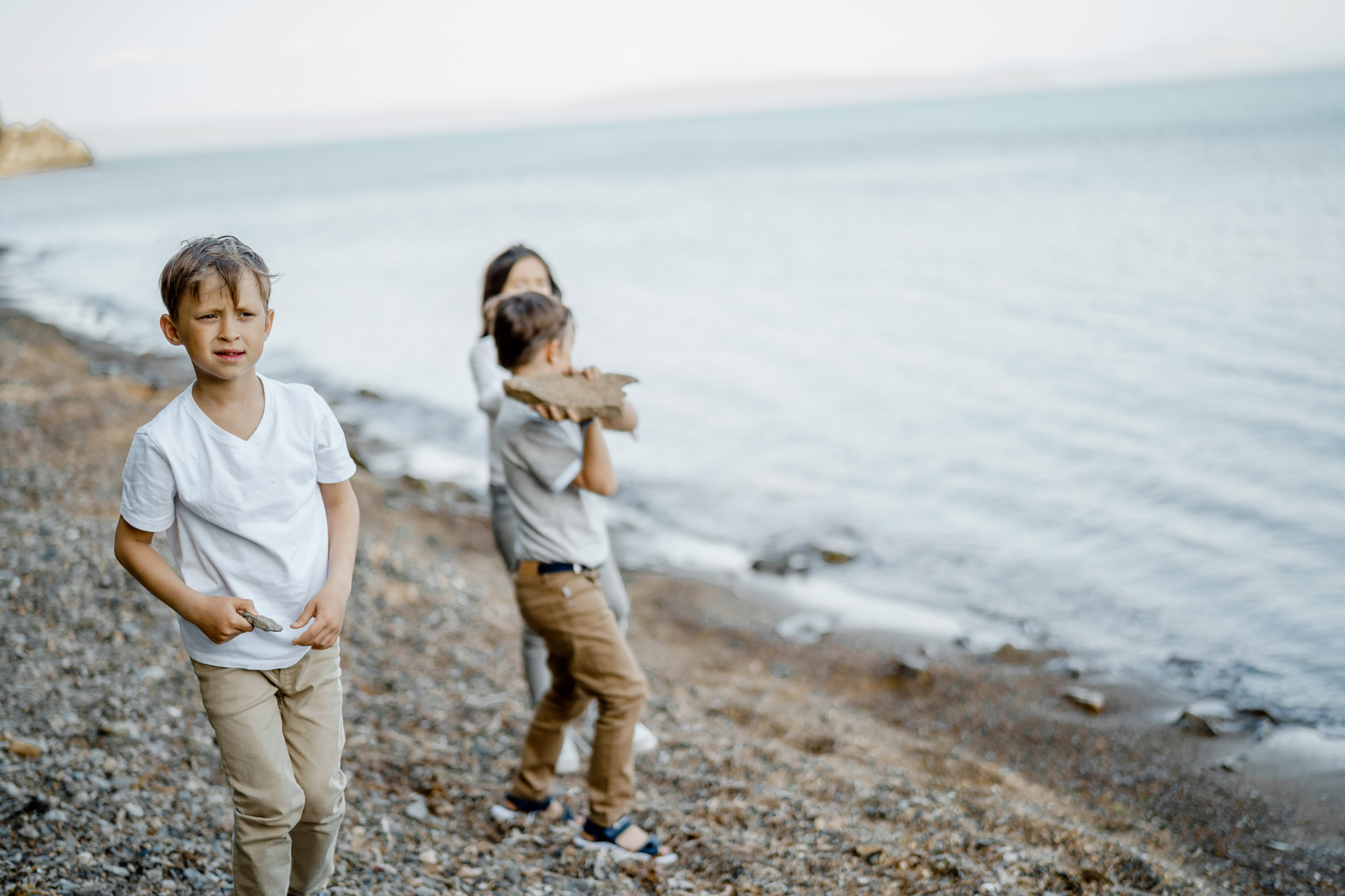 Берег моря воздушный змей и собака. Фотограф Lifestyle в Хабаровске, Владивостоке Землякова Елена