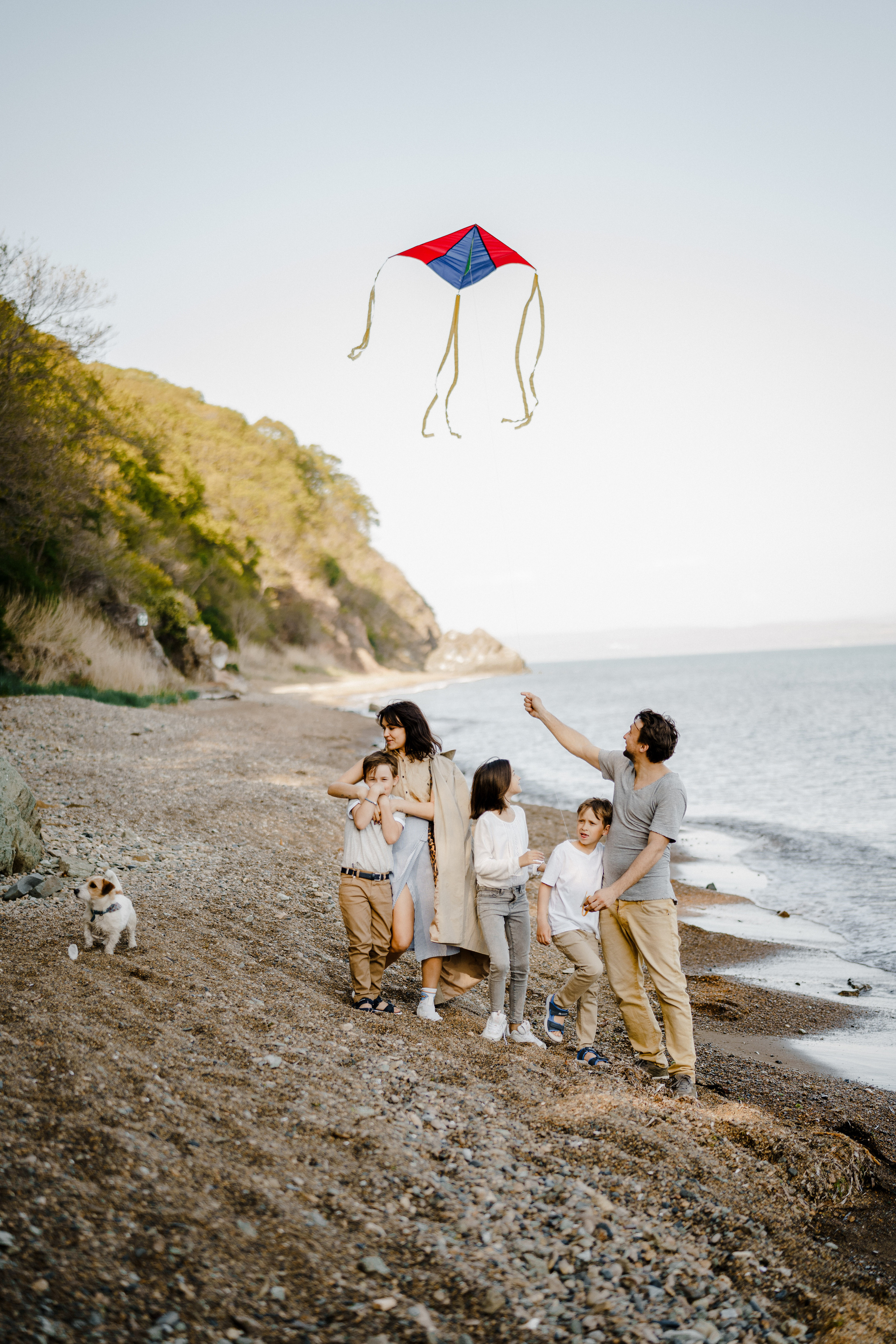 Берег моря воздушный змей и собака. Фотограф Lifestyle в Хабаровске, Владивостоке Землякова Елена