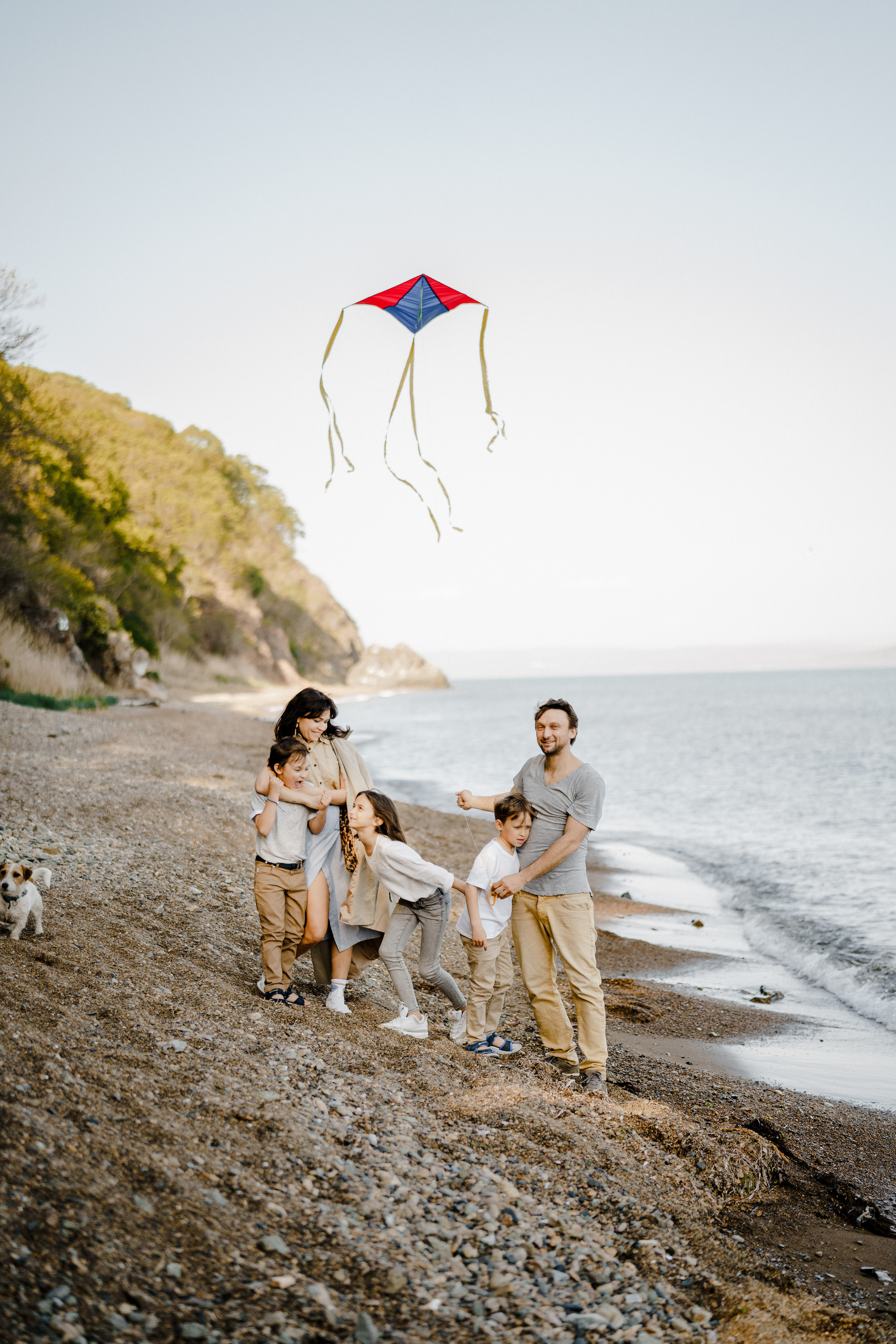 Берег моря воздушный змей и собака. Фотограф Lifestyle в Хабаровске, Владивостоке Землякова Елена