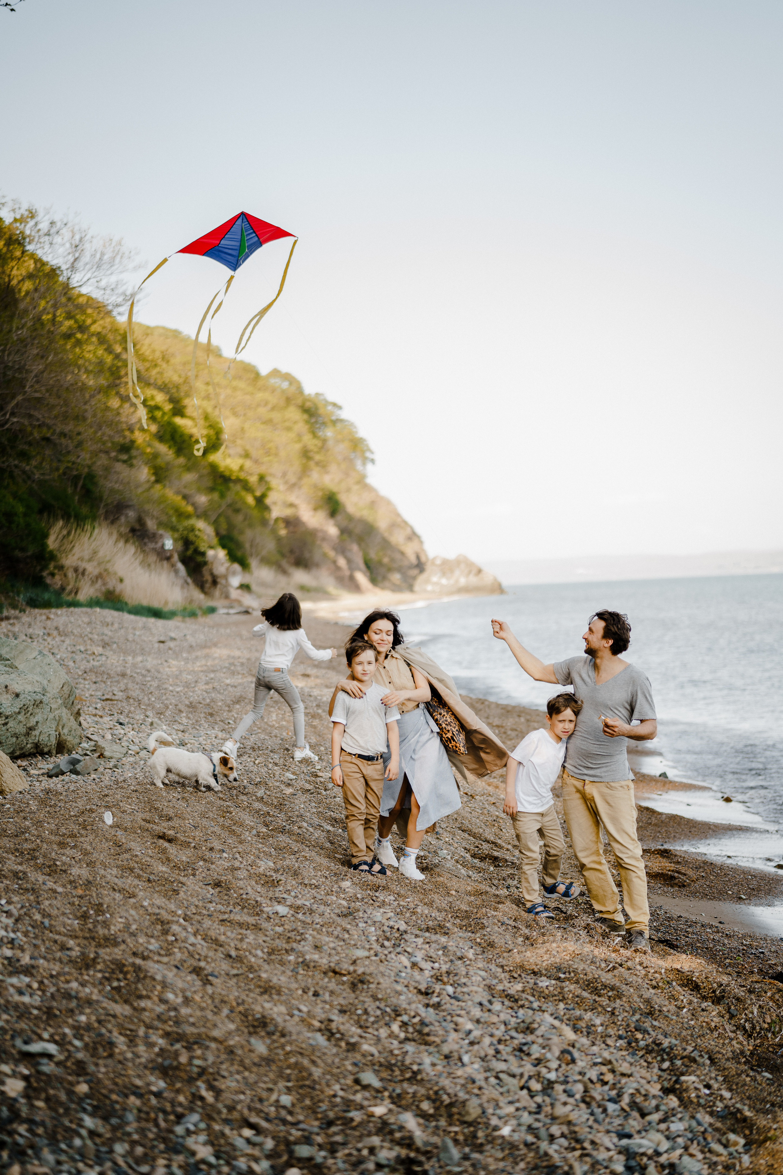 Берег моря воздушный змей и собака. Фотограф Lifestyle в Хабаровске, Владивостоке Землякова Елена
