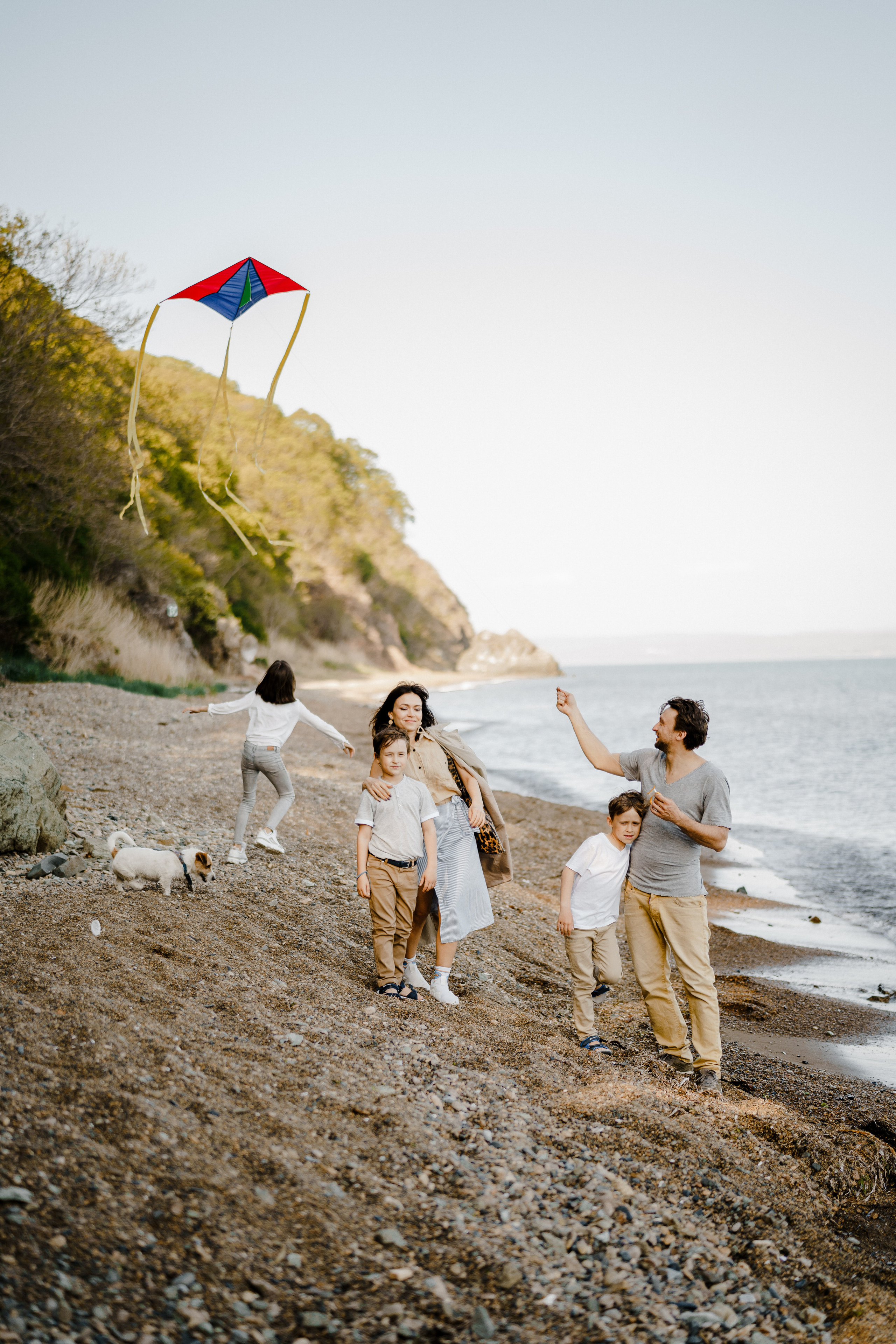 Берег моря воздушный змей и собака. Фотограф Lifestyle в Хабаровске, Владивостоке Землякова Елена