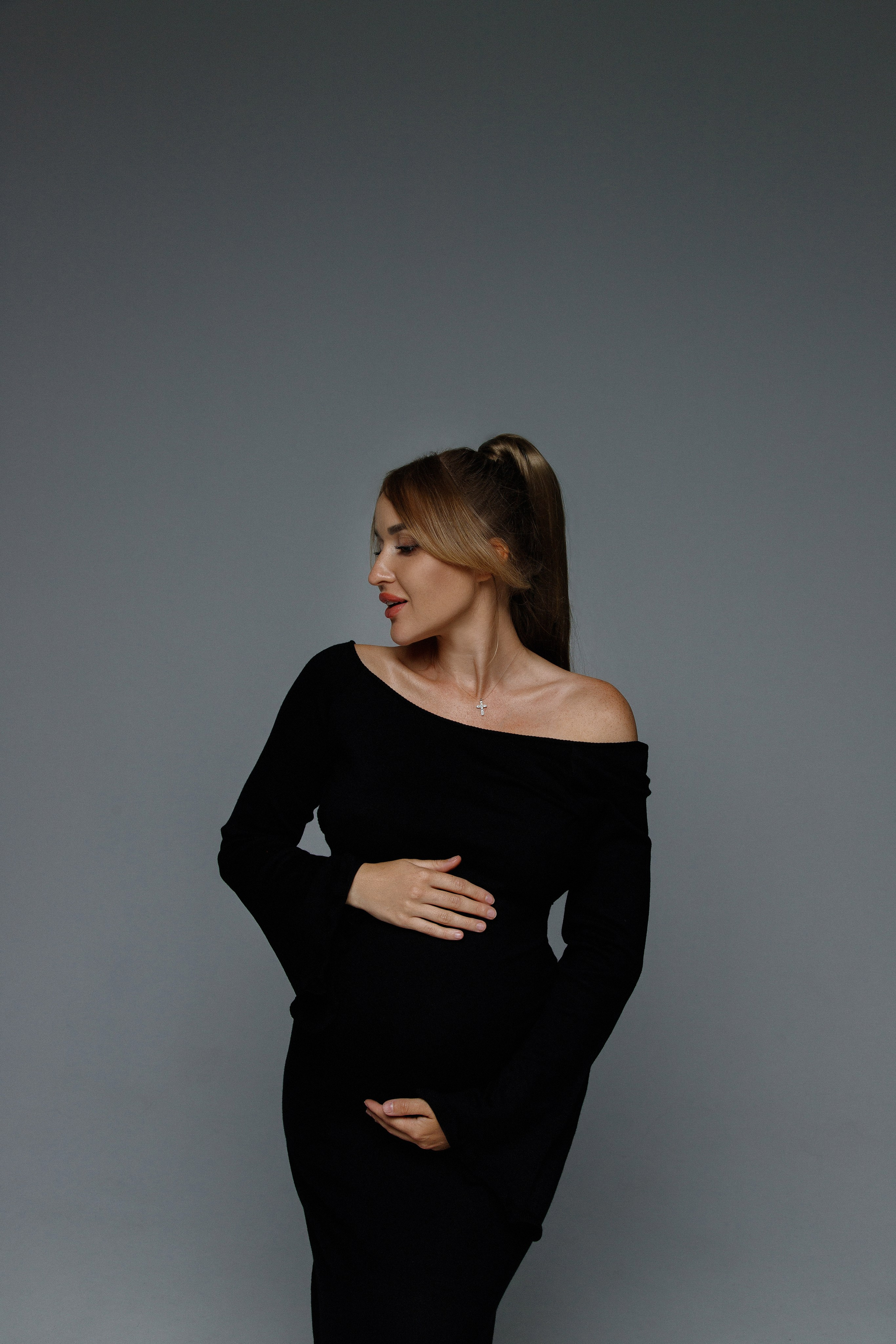 Фотосессия беременности в фотостудии Лофт 13. Фотограф Александра Сыщенко