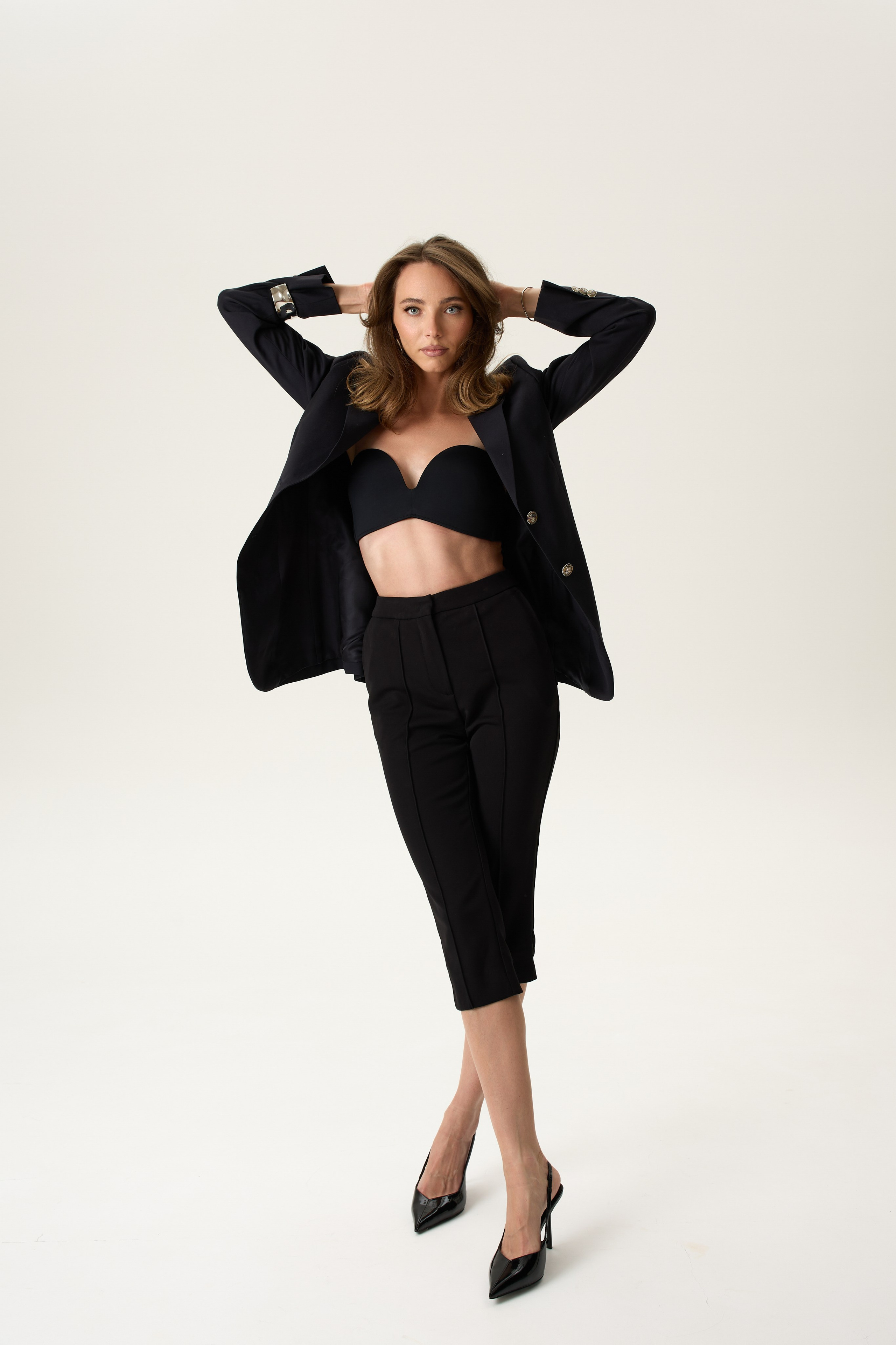 Ты в студии. Вита Овчинникова. Фотограф в Новосибирске. Снимаю женские портреты, контент для блогеров и брендов