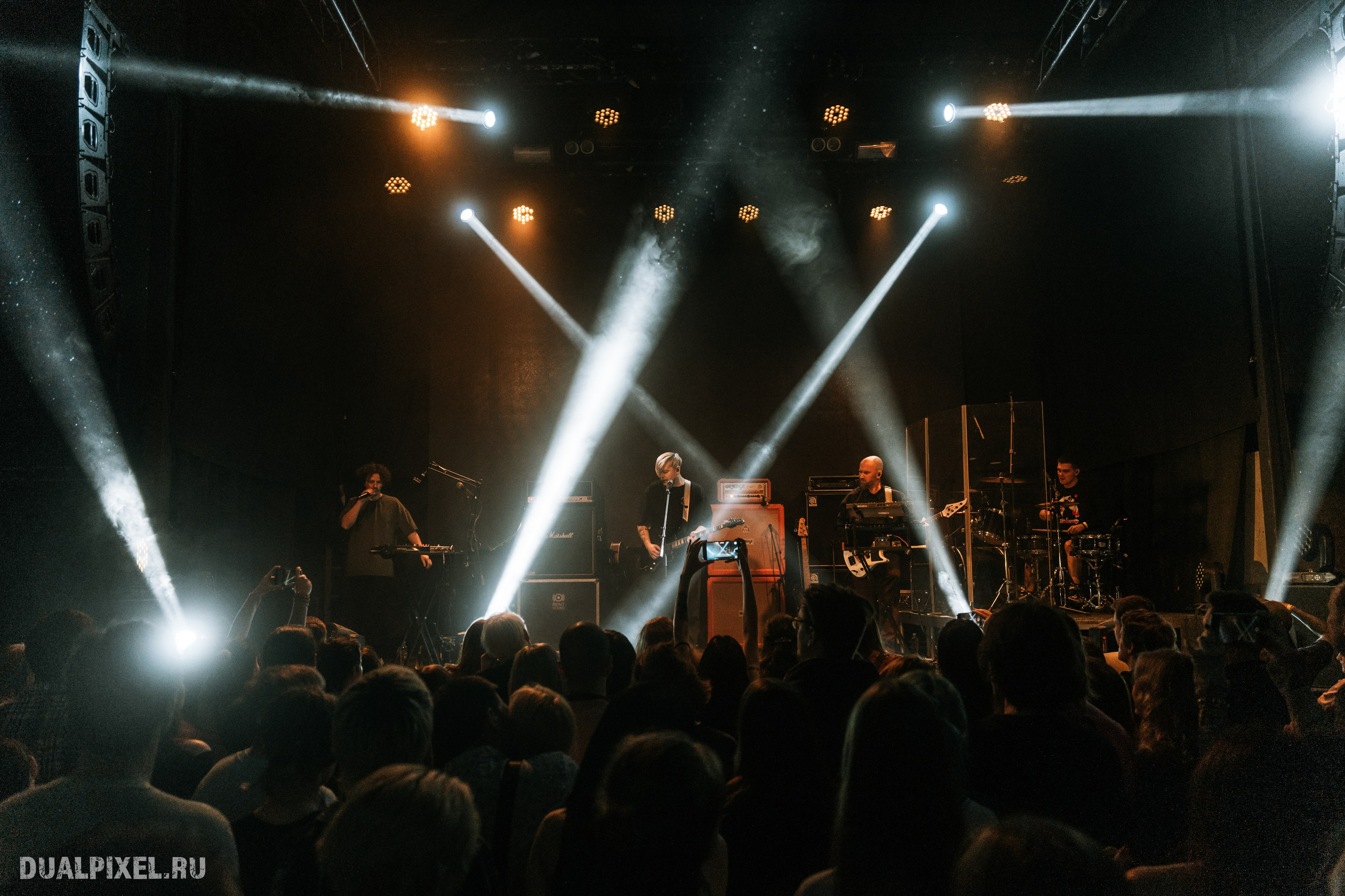 DenDerty концерт в Москве 30.03.2025. Магия музыки в кадре: Концертная Фотография