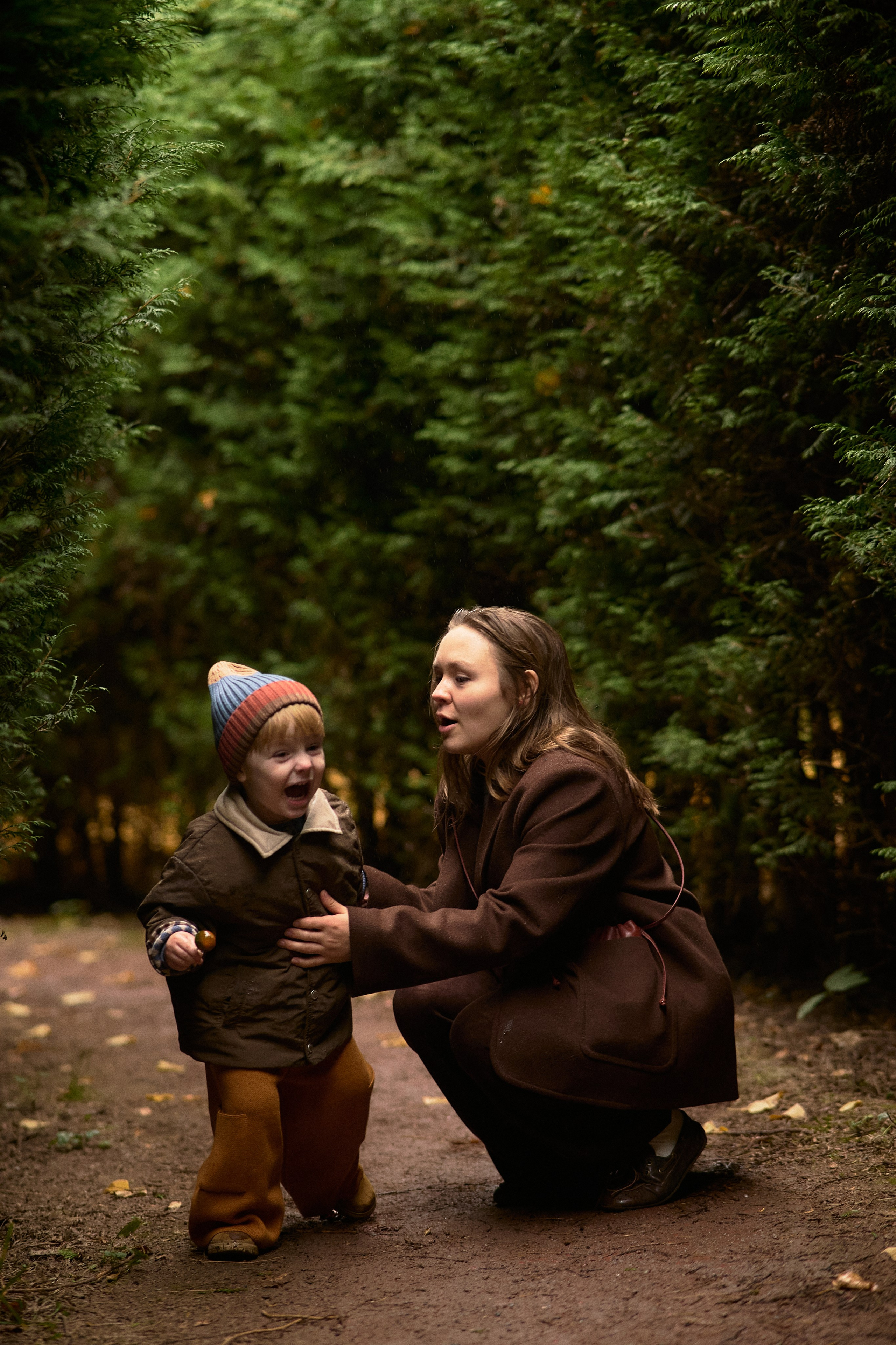 Света и Илюша под дождём. Семейный и свадебный lifestyle-фотограф в Москве Мария Петрова