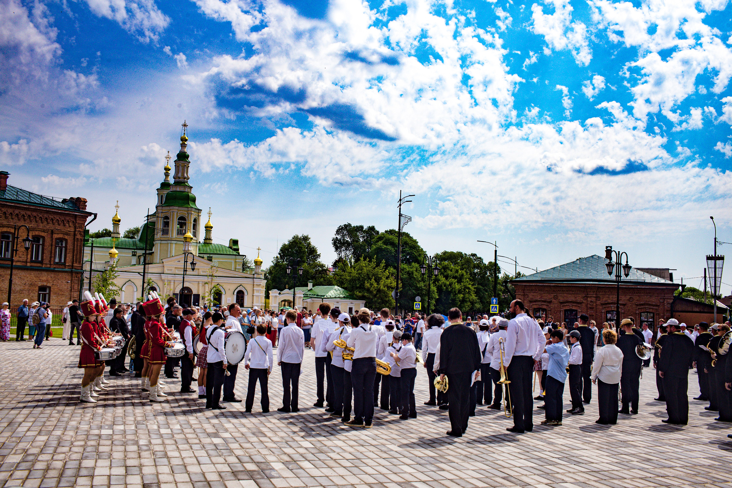 День России в Минусинске. Предметная фотография. Персональный сайт Сергея Ру. город Минусинск