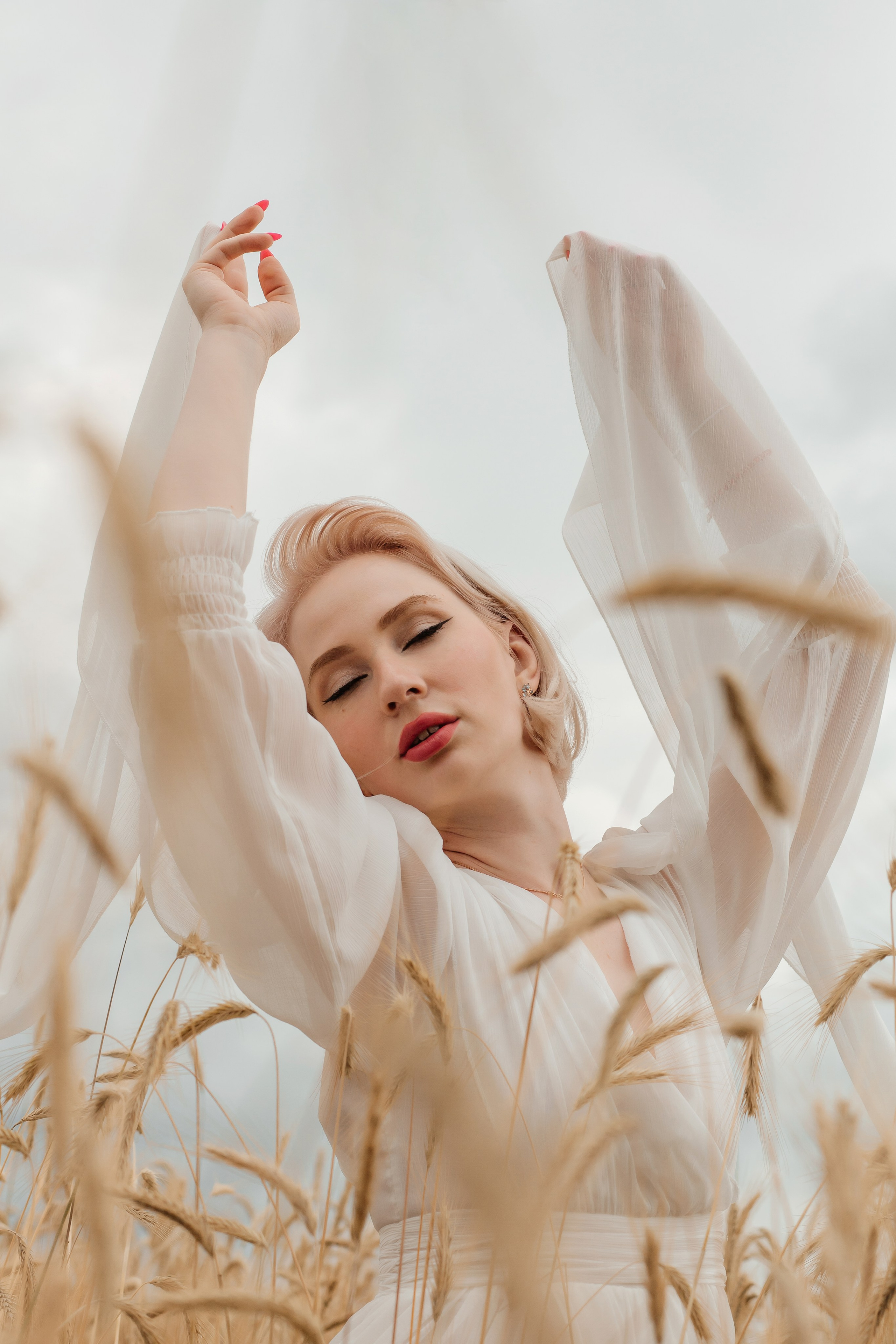Александра фотосессия в поле. Женский фотограф в Оренбурге Ирина Заводчикова