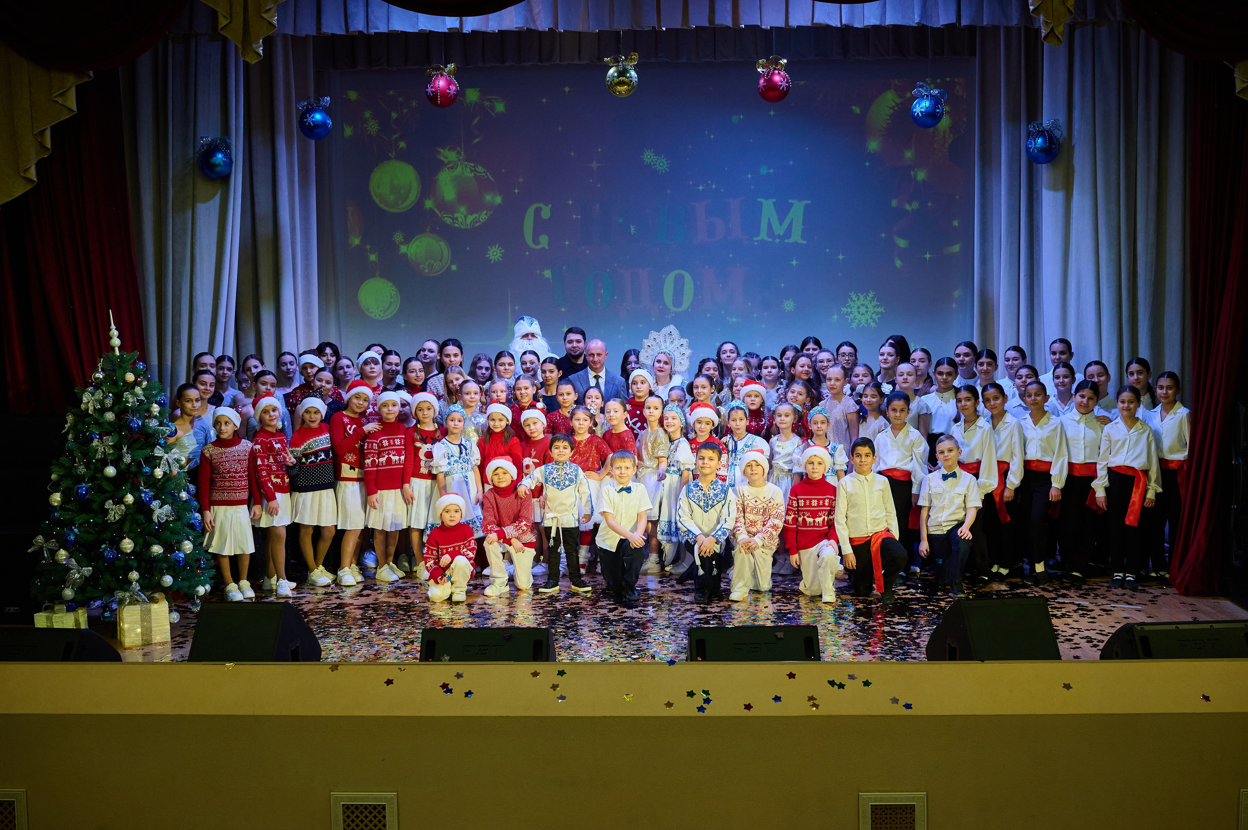 Концерт НГ В ДК. Жизнь курорта Кабардинка в фотографиях