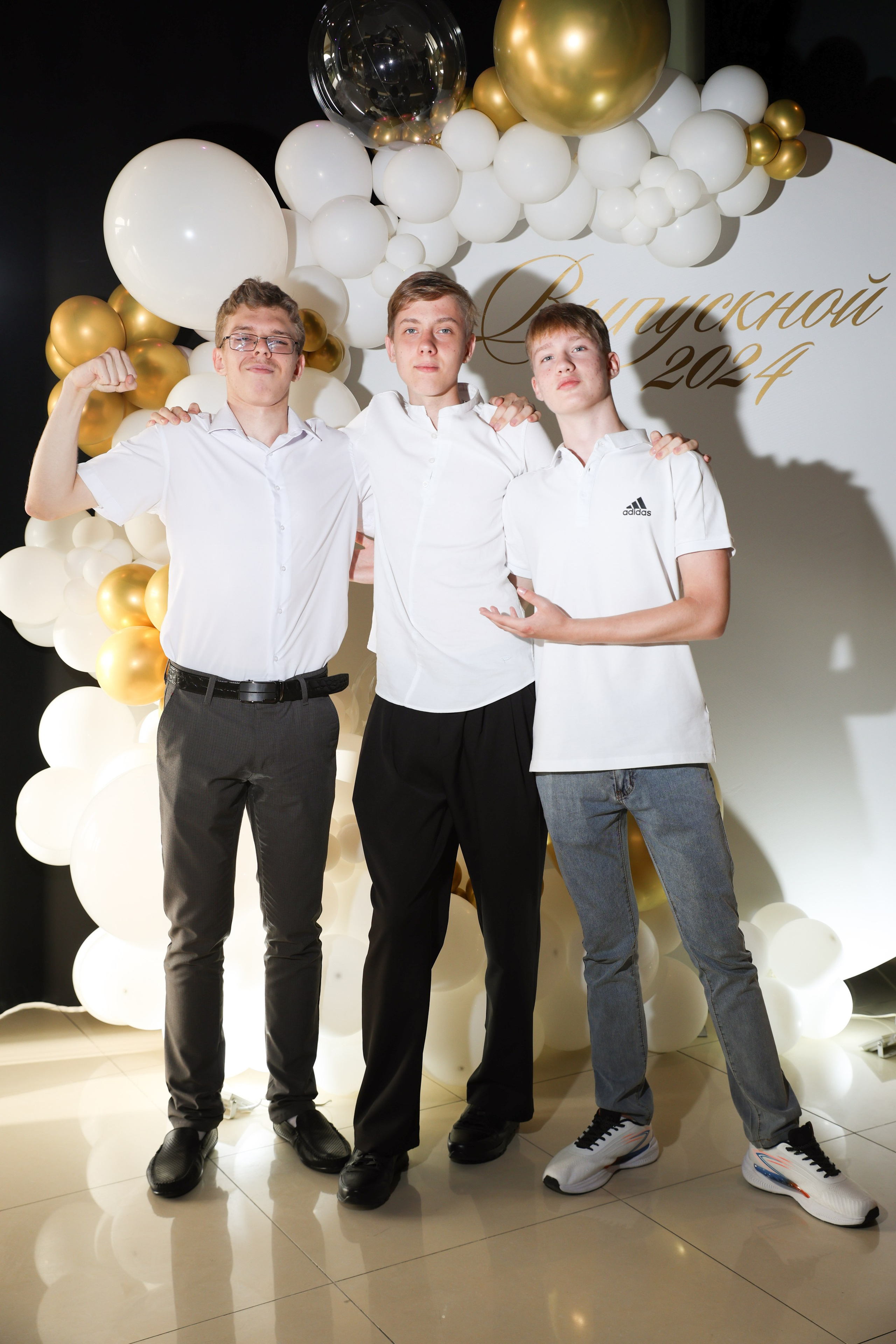 однокласники на выпускной