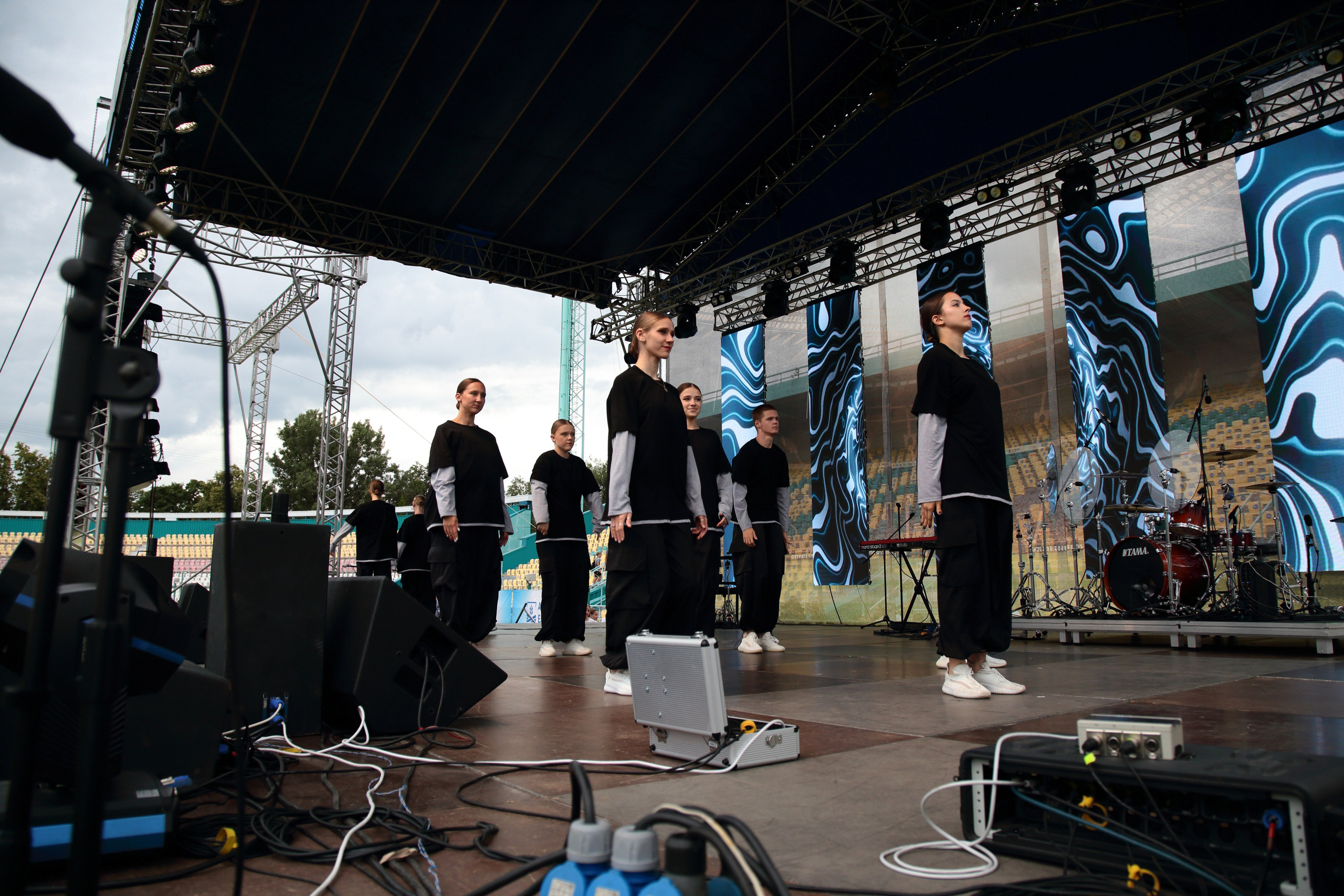 Лучшие моменты благотворительного футбольного матча в Липецке в объективе фотографа.