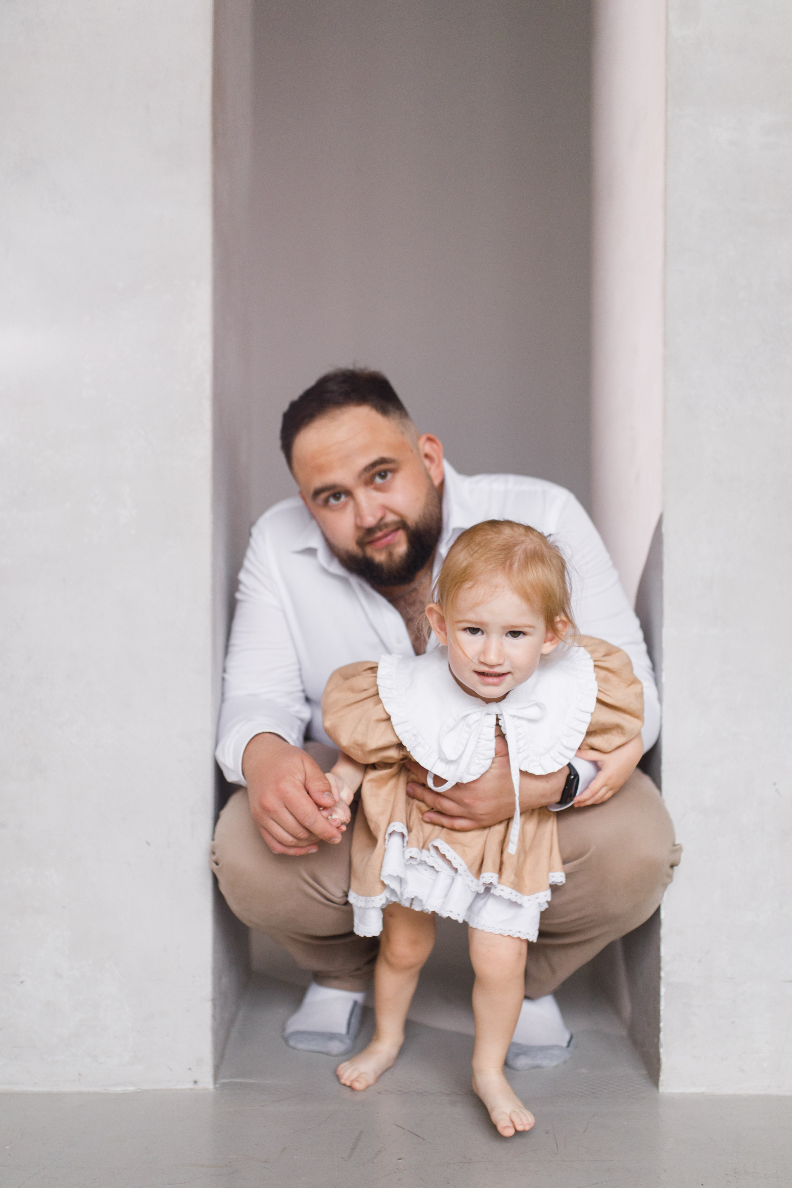 Семейная фотосессия в студии 2 года Валерии. Фотограф в Уфе Ирина Идрисова