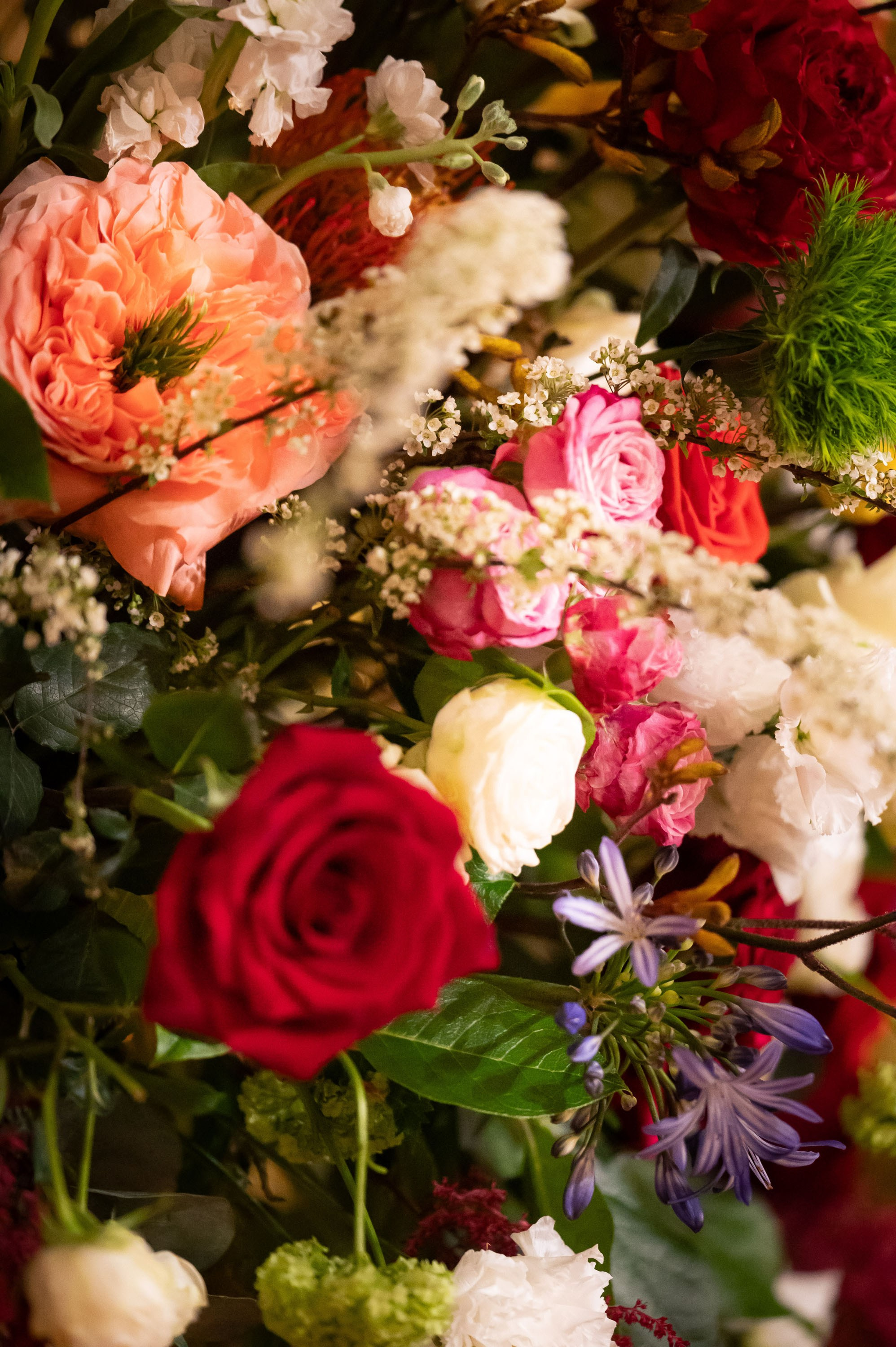 Храм Преображения Господня в Богородском. Цветы на Пасху. Антон и Татьяна Денисенко — В храме