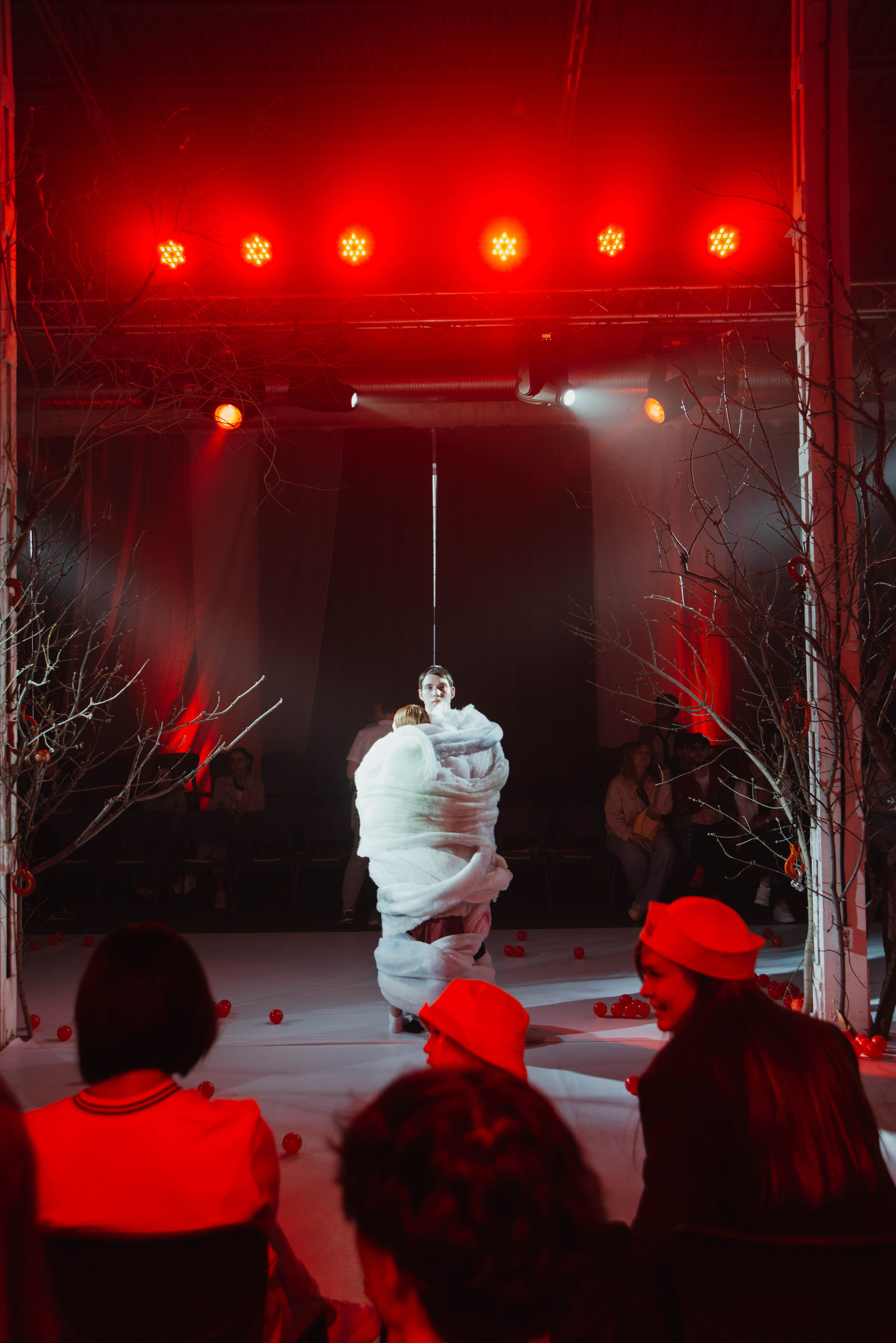 Показ «Красный Шум». Ксения Glossa. Портретный и репортажный фотограф в Самаре