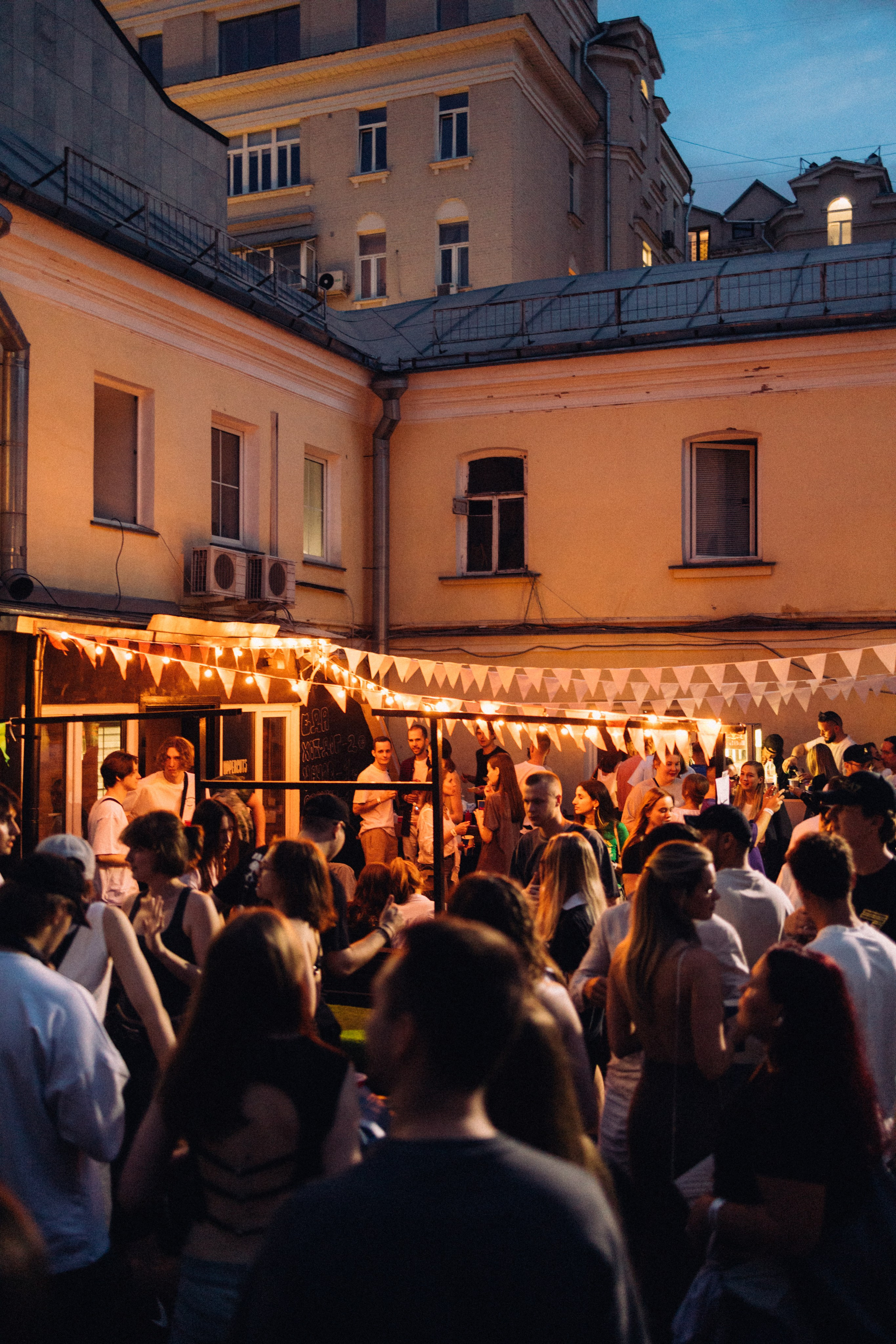 Двор в UPPERCUTS. СПАСИБО, ДАНИЛ