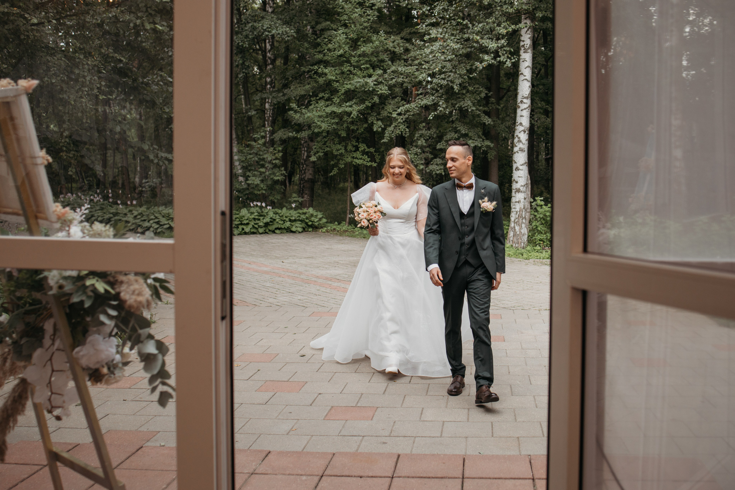 Летняя свадьба за городом. Свадебный фотограф в Москве Аля Загирова