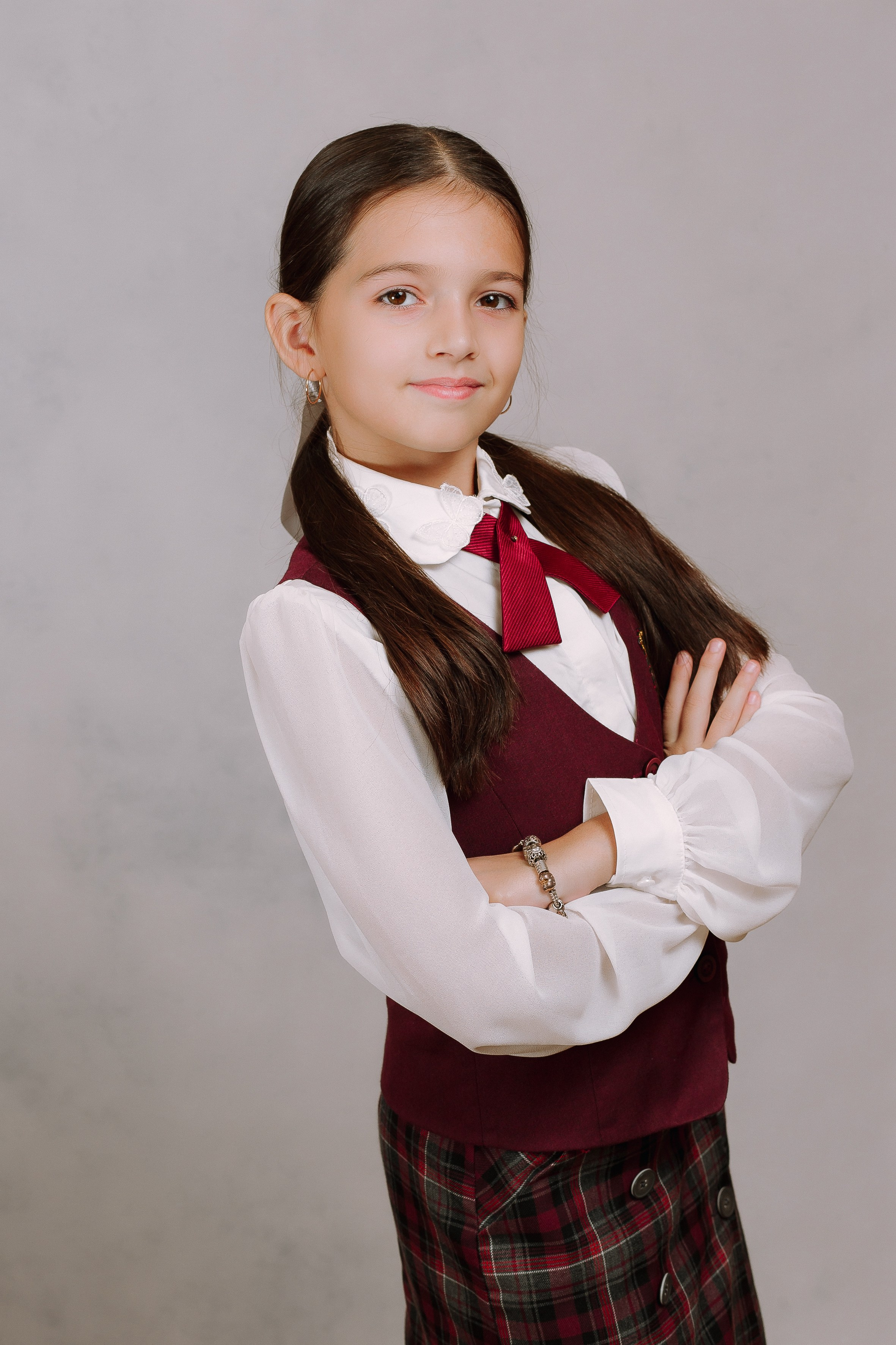 Портрет на светлом фоне- начальная школа. Выпускные альбомы Натальи Бутко: Новороссийск, Анапа, Геленджик