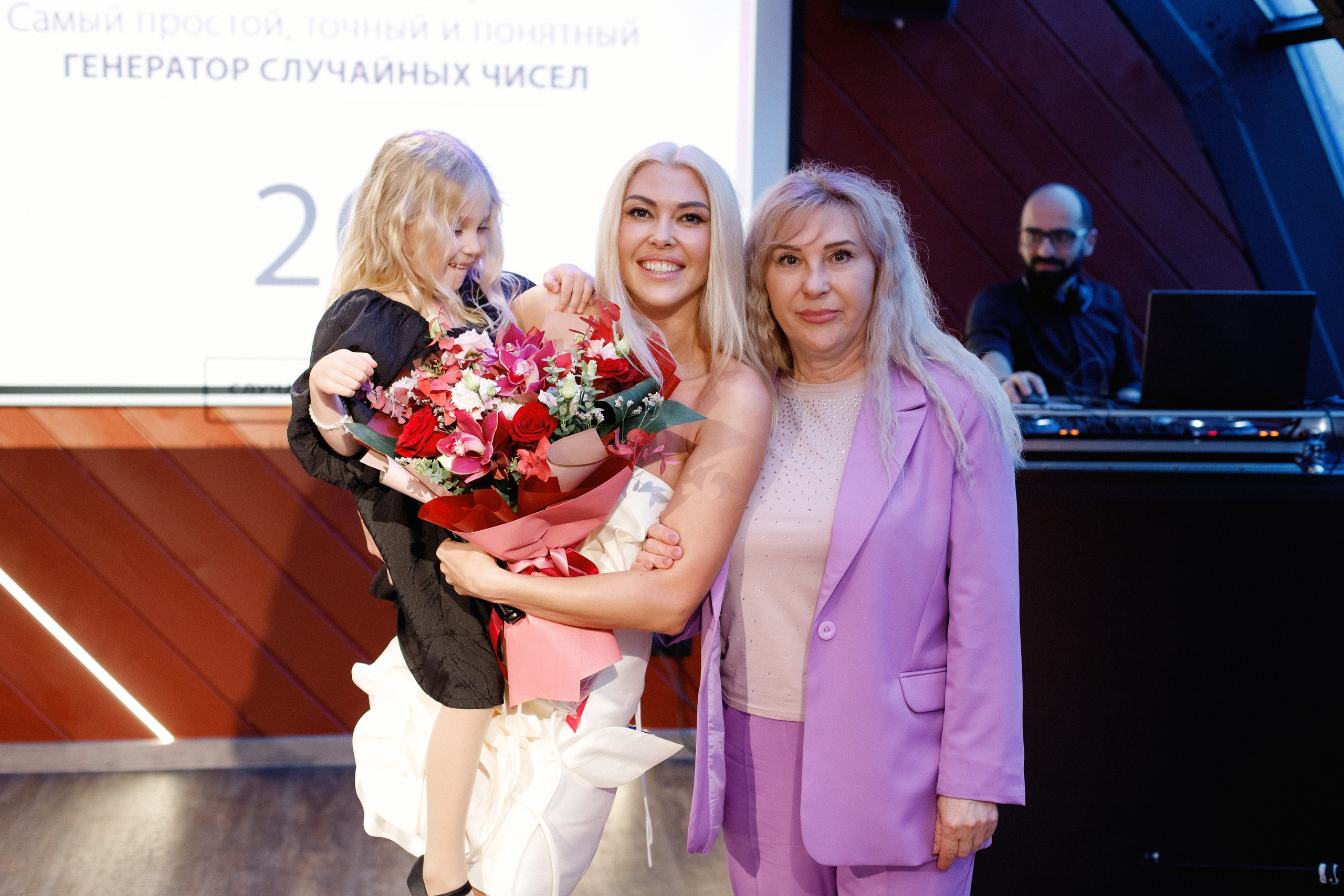 QUEEN KHV [12 ЛЕТ]. СВОИ. ФОТООТЧЕТЫ-СОБЫТИЯ-МЕСТА