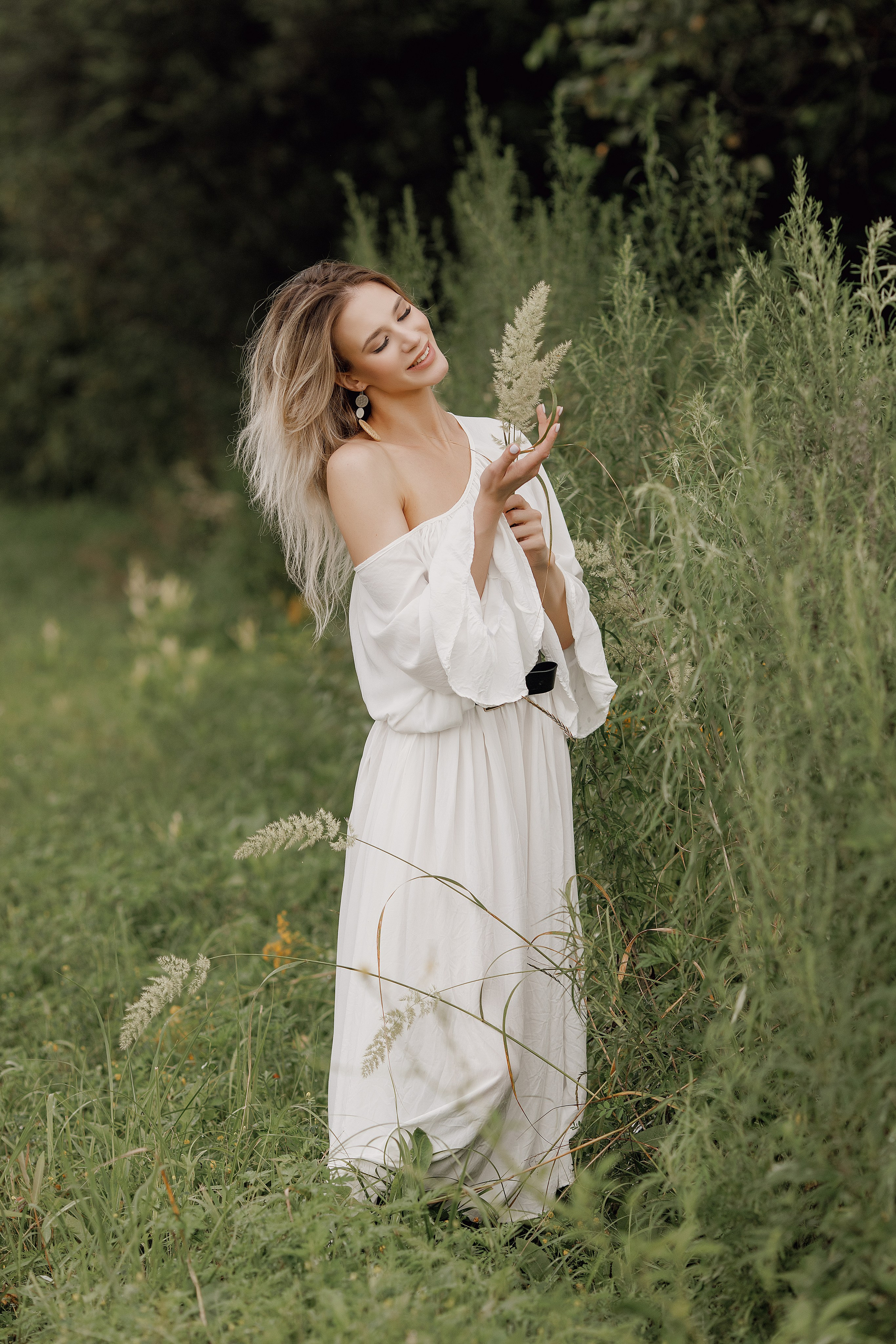 Вечерняя прогулка в поле. Свадебный фотограф Санкт-Петербург  Москва