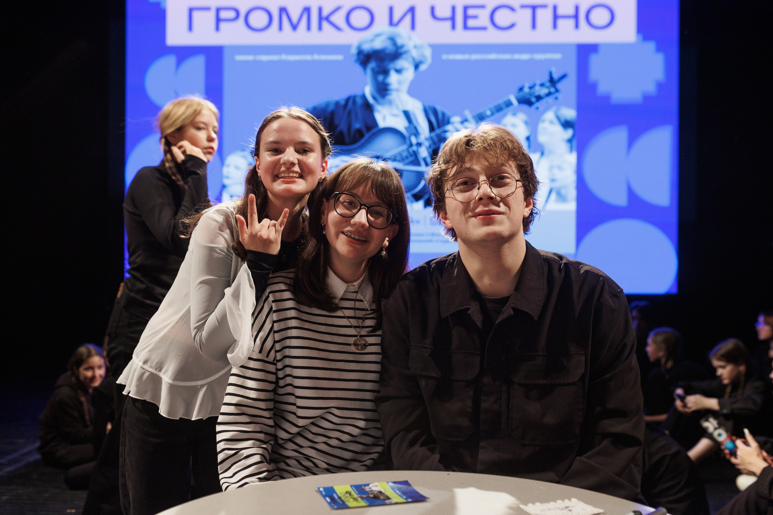 Выксунская премьера «Громко и Честно. Бонд с кнопкой». Фотограф городских и семейных событий Артем Карпухин