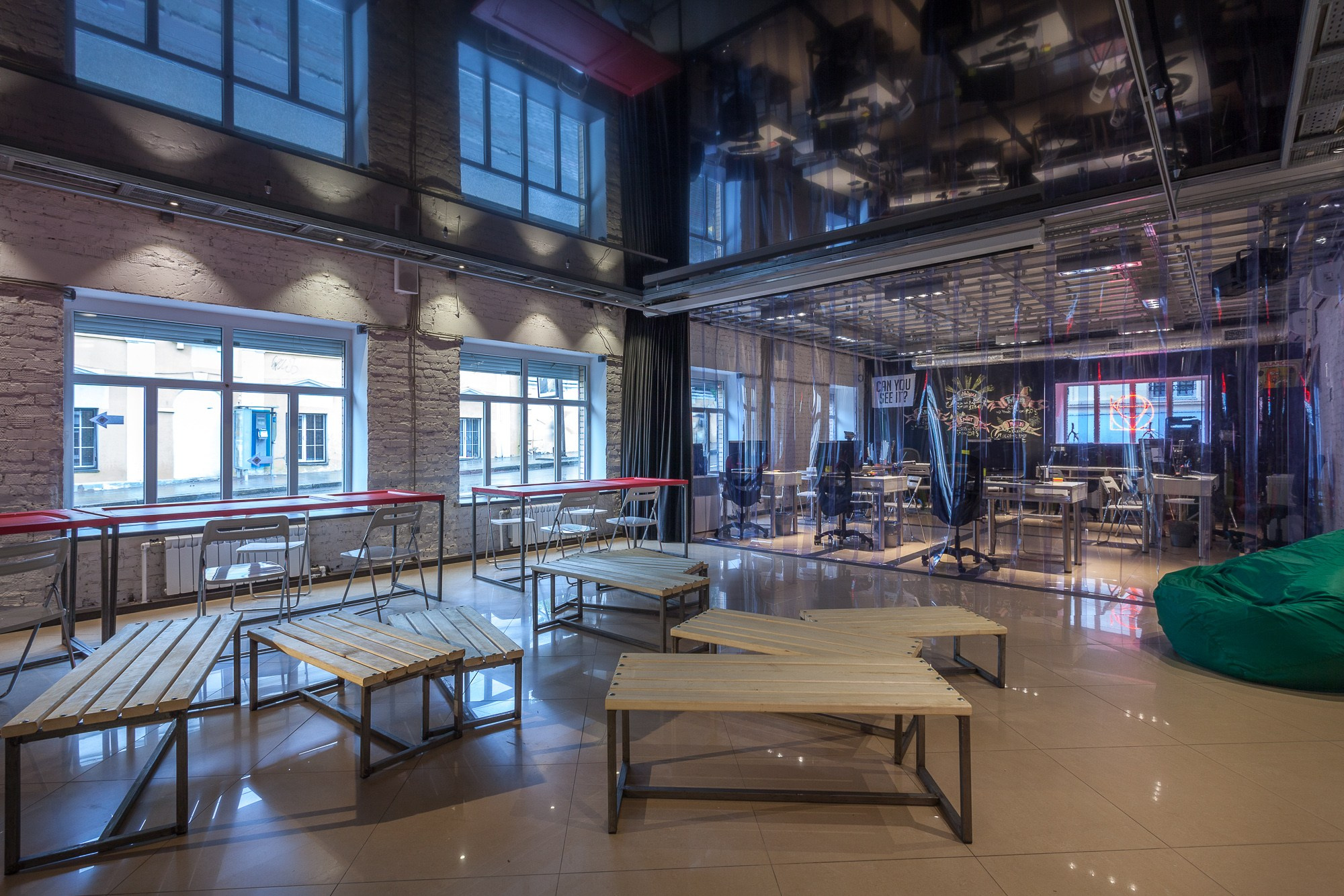 ОФИС АГЕНСТВА НА ЯУЗСКОЙ                                                             Архитектура: Зайцев С.                                                                                Дизайн: Работнов А.   