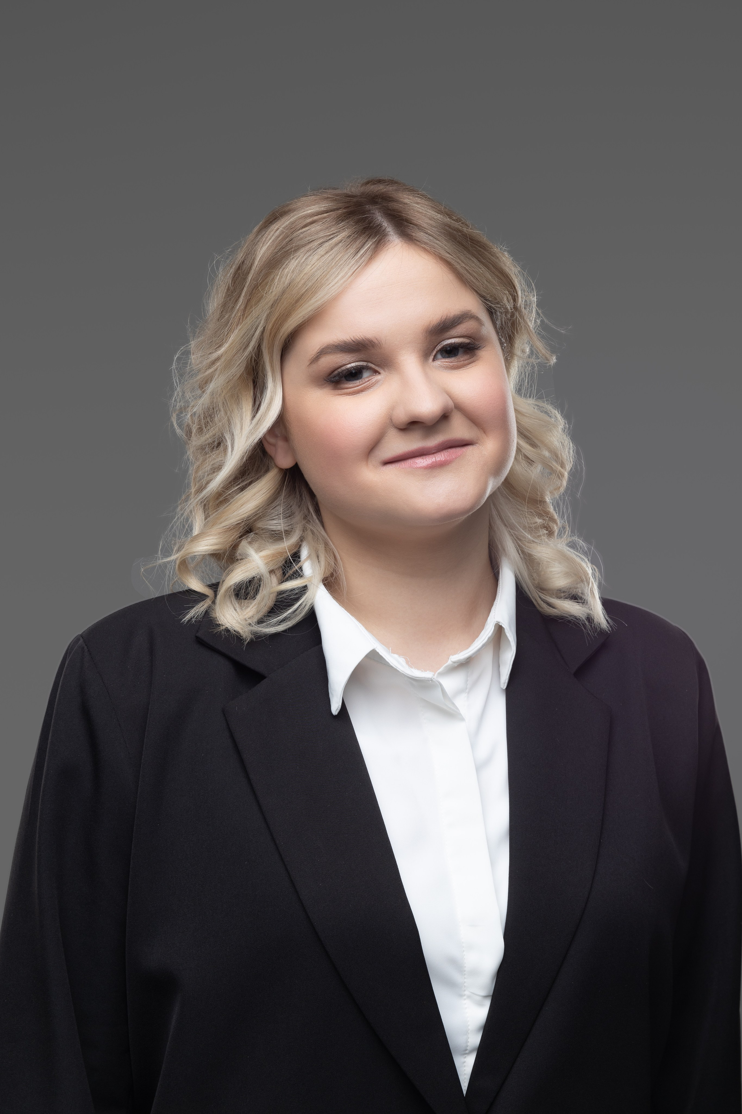 Бизнес портрет мужской и женский руководителя. КонТайм: профессиональная съемка для организаций