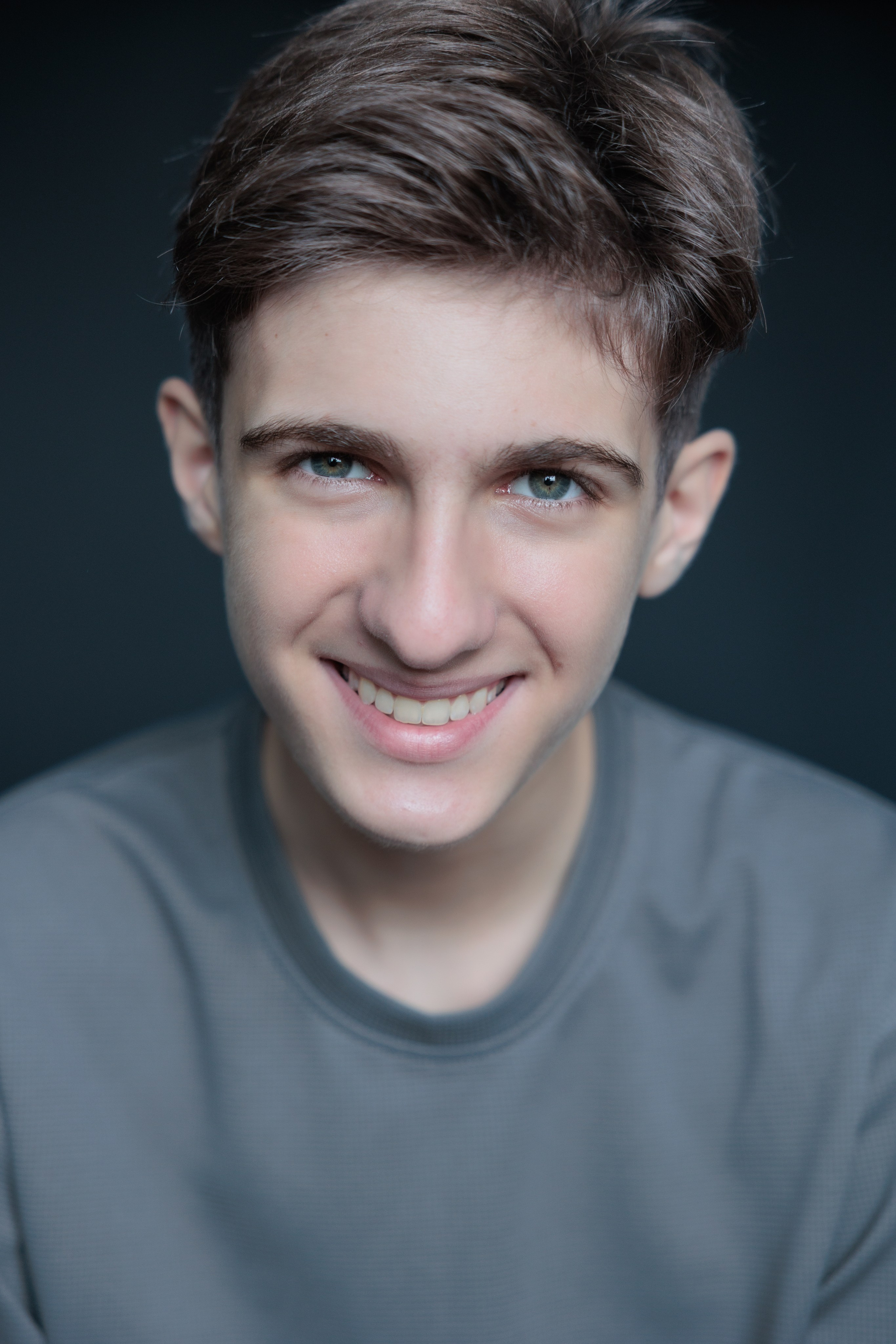 АРТЁМ. Я фотограф из Москвы к Вашим услугам