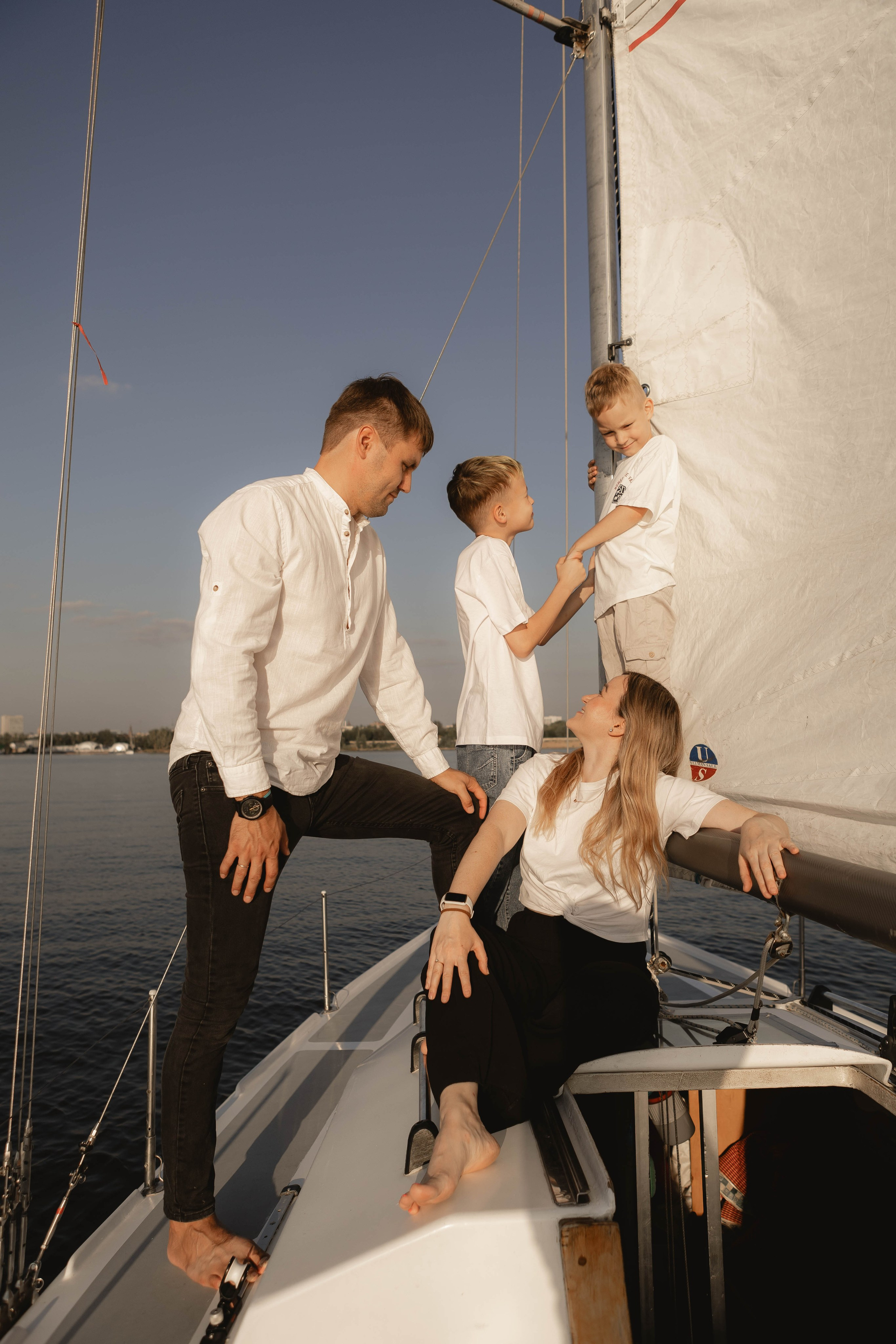 Семейная на яхте. Фотограф в Казани.Снимаю индивидуальные портреты, love story и свадьбы