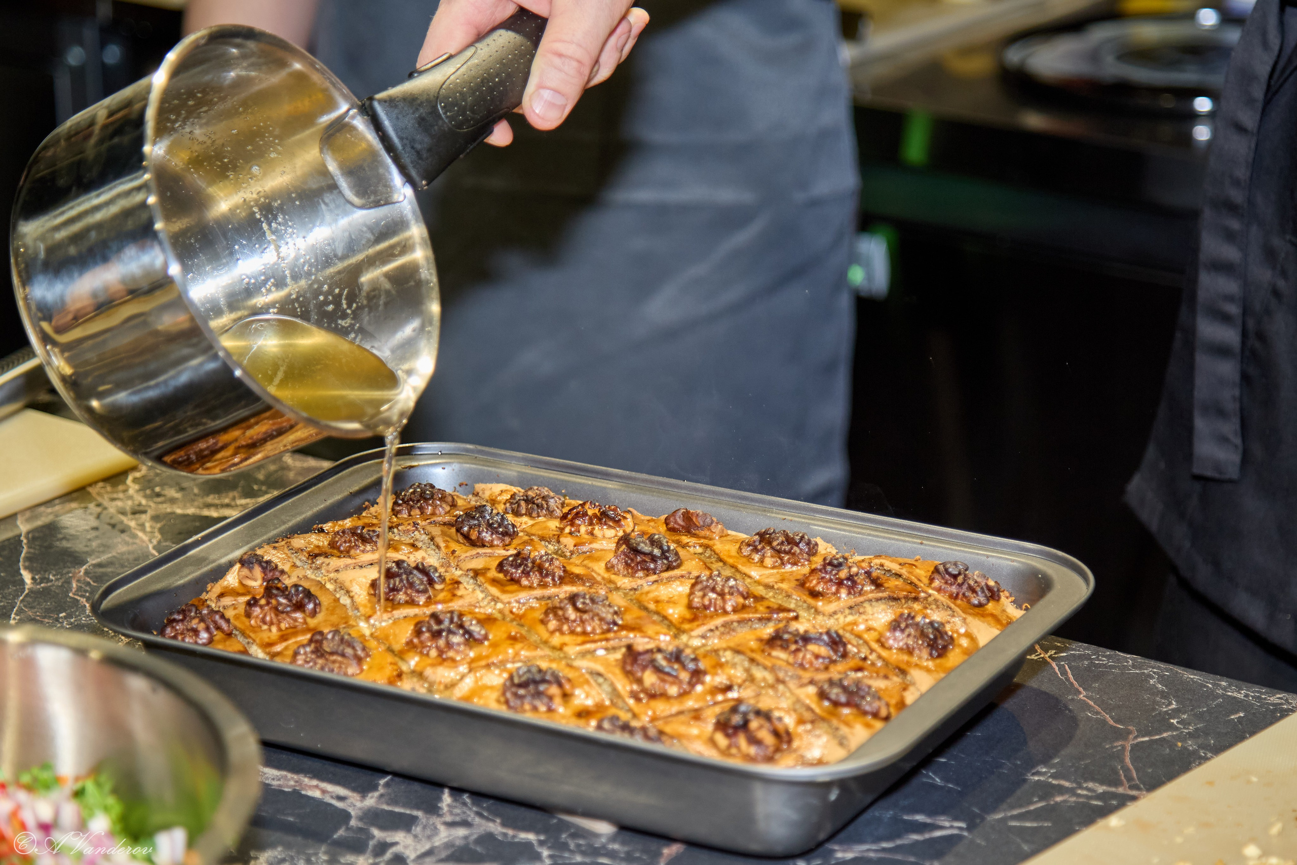 Мужские разговоры на кухне. Фотограф Омск | Александр Вандеров