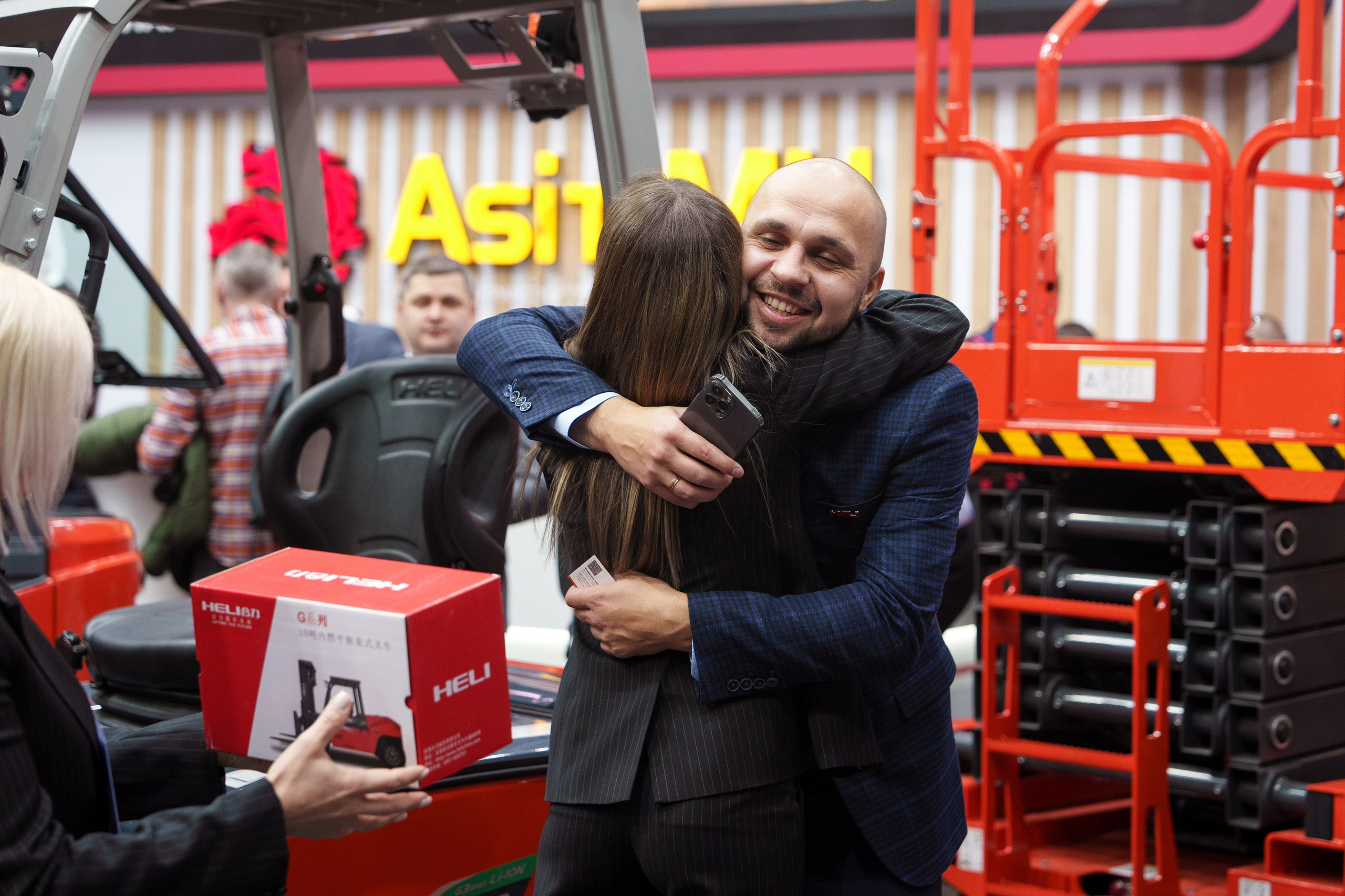 HELI. Стенд в Крокус Экспо. Фотограф Саша Блюз