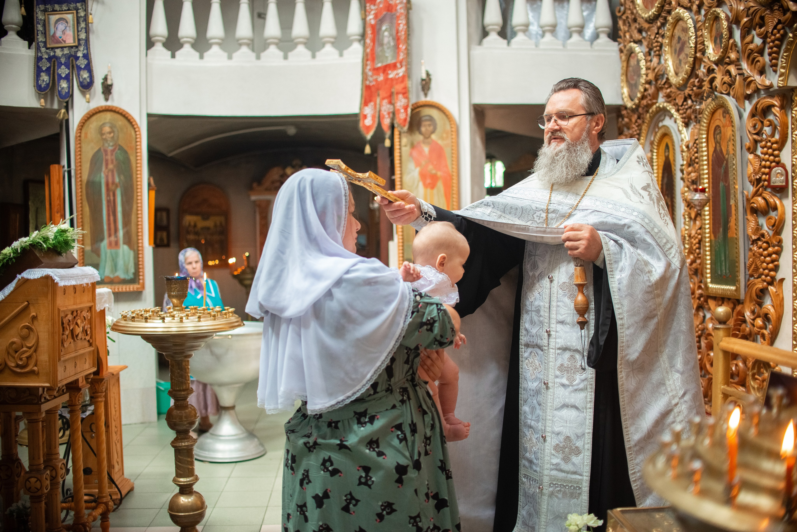 Крещение Дианы в хр. Иконы Минской. Семейный фотограф на выписку из роддома и крещение Минск Настя Гришук