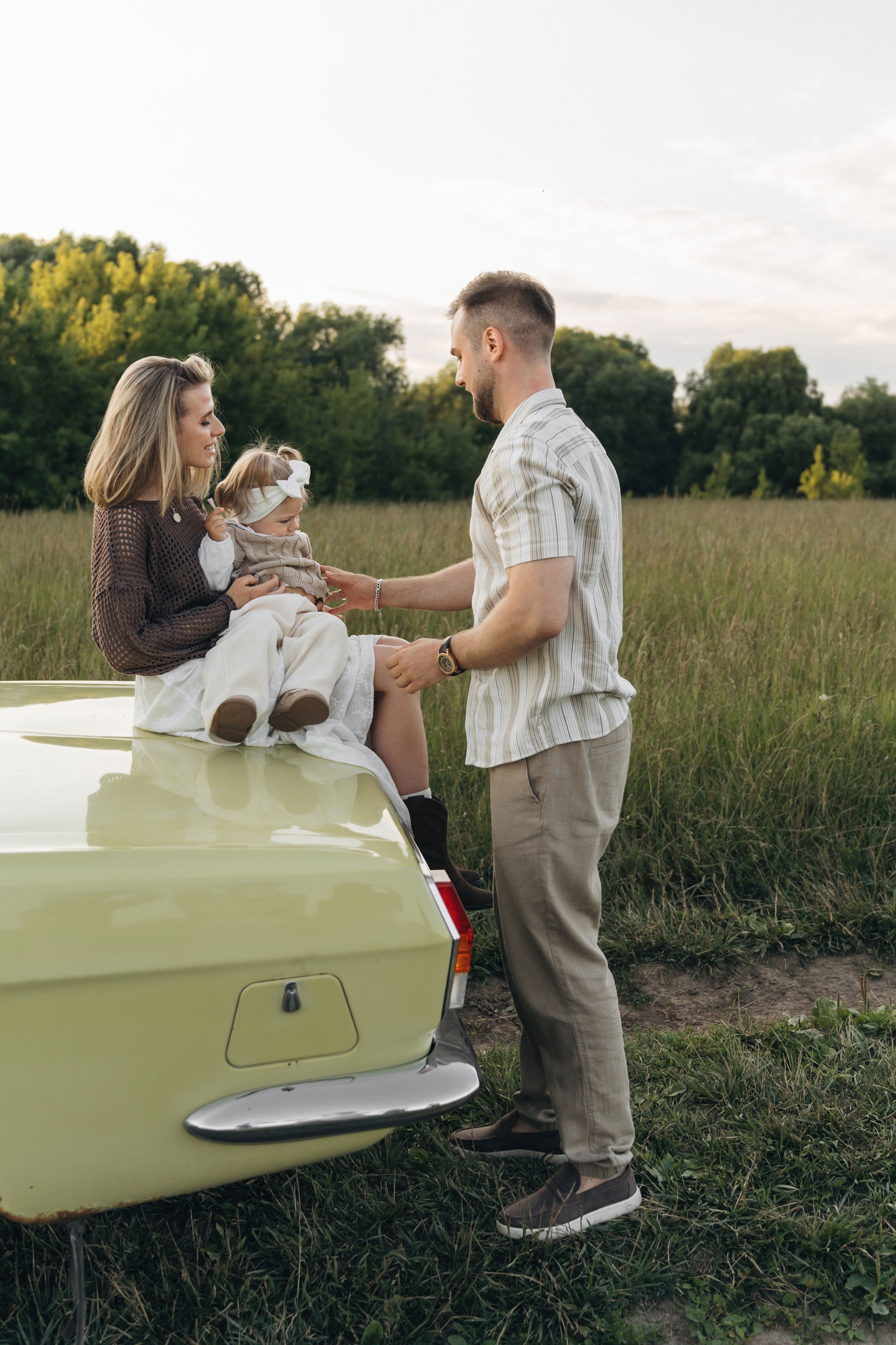 На машине загород. Ваш фотограф Вика Артемова