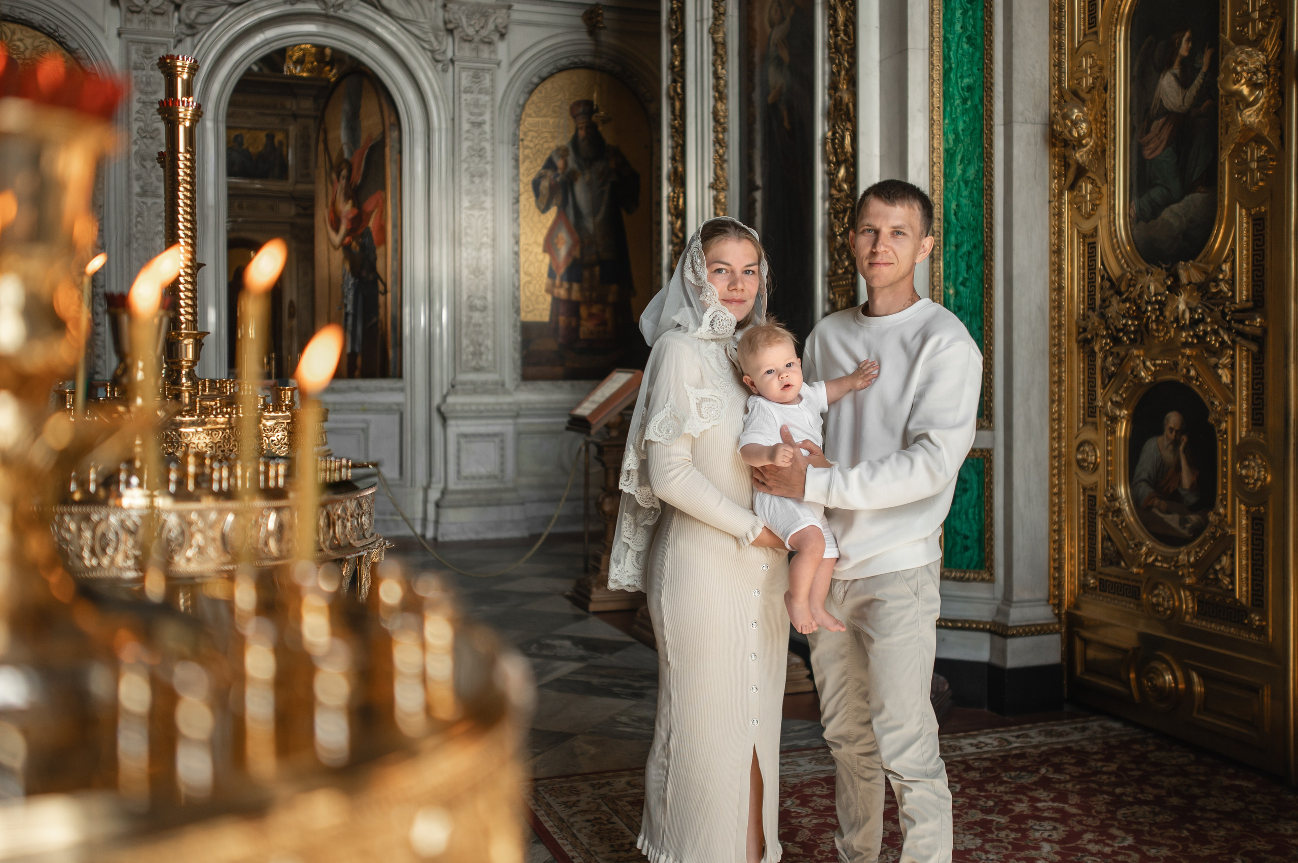Таинство крещения в Исаакиевском соборе. Фотограф на крещение и венчание, семейный фотограф в Санкт-Петербурге