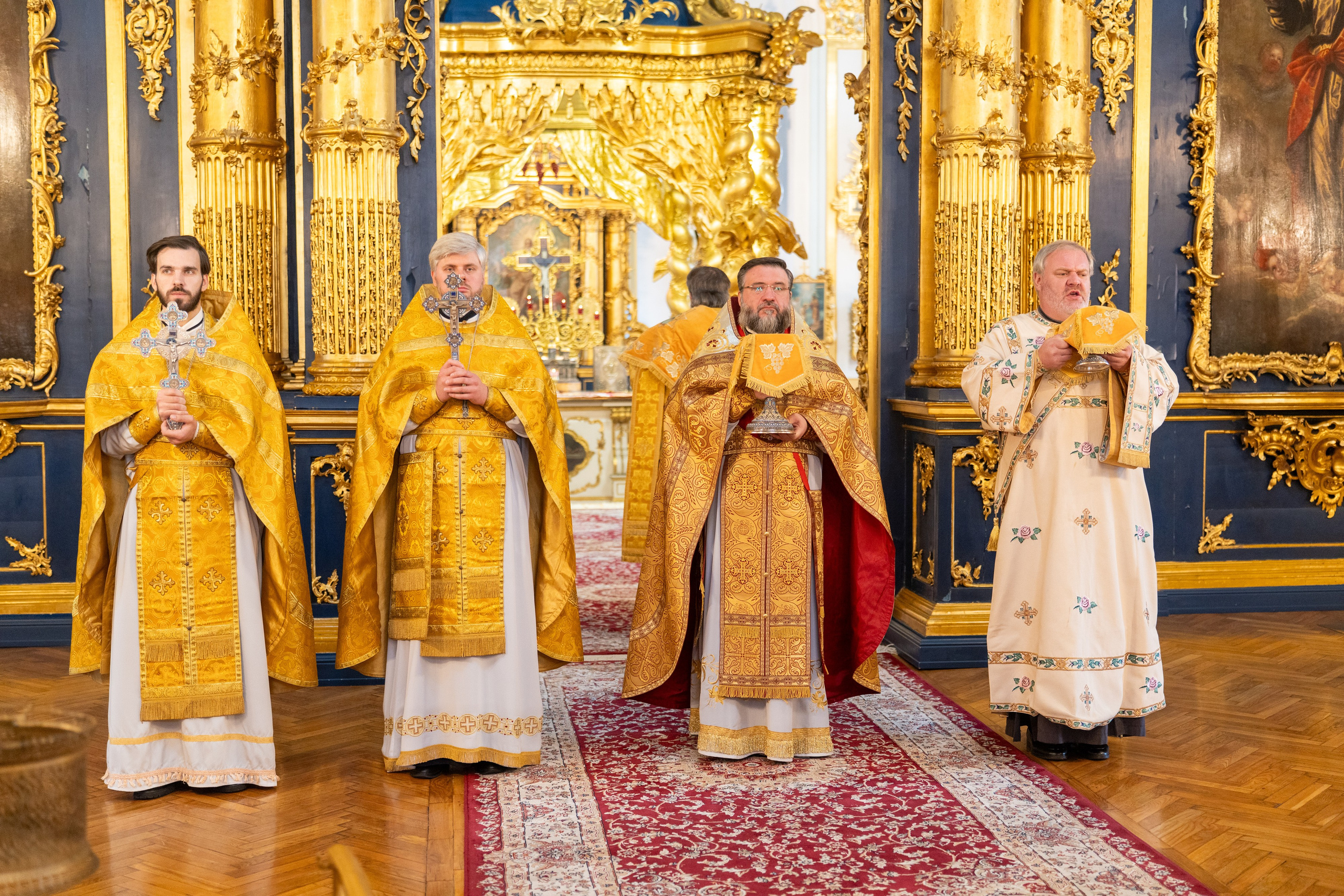 Неделя 14-я по Пятидесятнице. Сщмч. Евтиха, ученика ап. Иоанна Богослова. Свт. Петра, митр. Киевского, Московского и всея Руси, чудотворца. НИКОЛО-БОГОЯВЛЕНСКИЙ МОРСКОЙ СОБОР