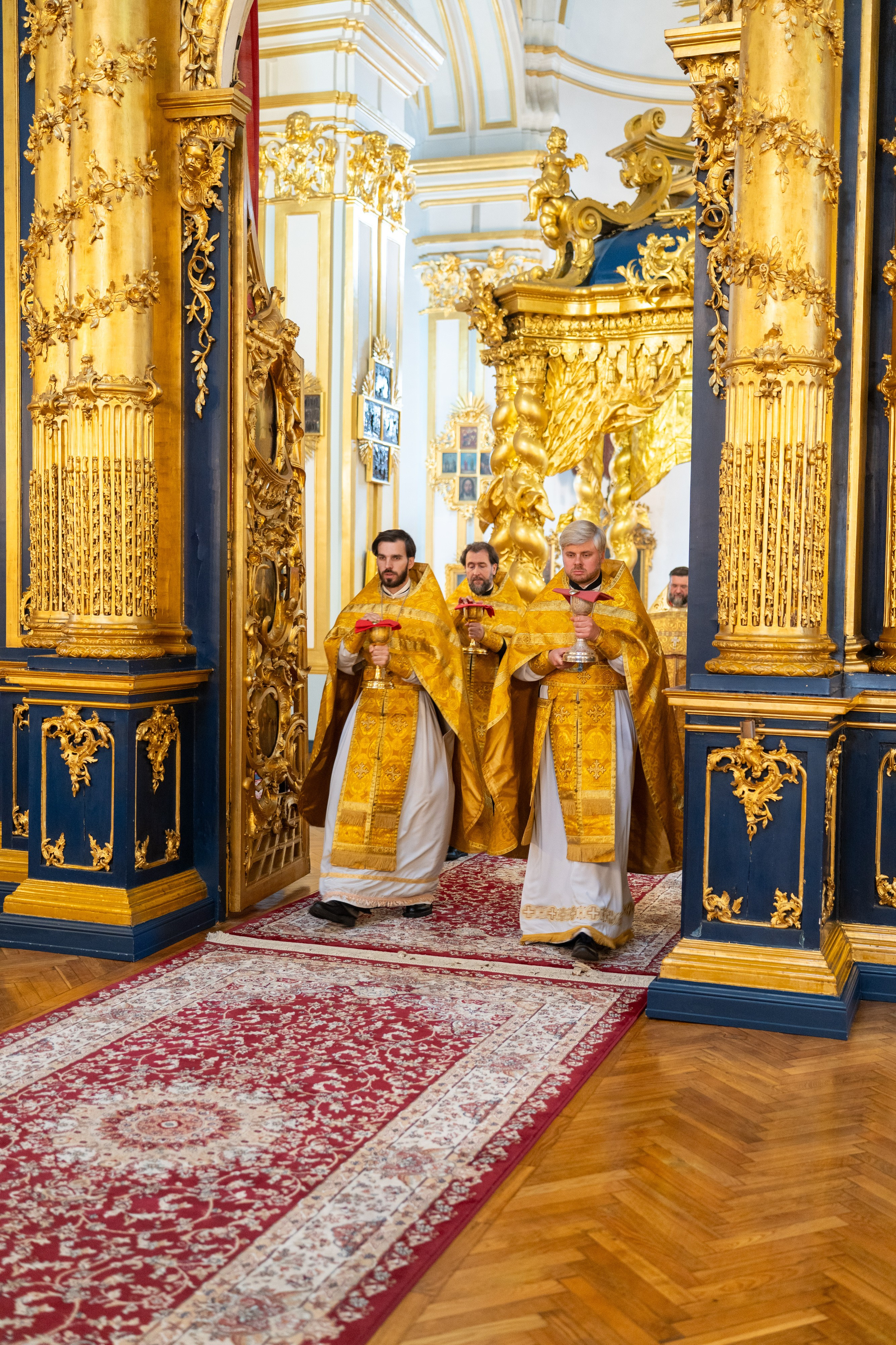 Неделя 14-я по Пятидесятнице. Сщмч. Евтиха, ученика ап. Иоанна Богослова. Свт. Петра, митр. Киевского, Московского и всея Руси, чудотворца. НИКОЛО-БОГОЯВЛЕНСКИЙ МОРСКОЙ СОБОР