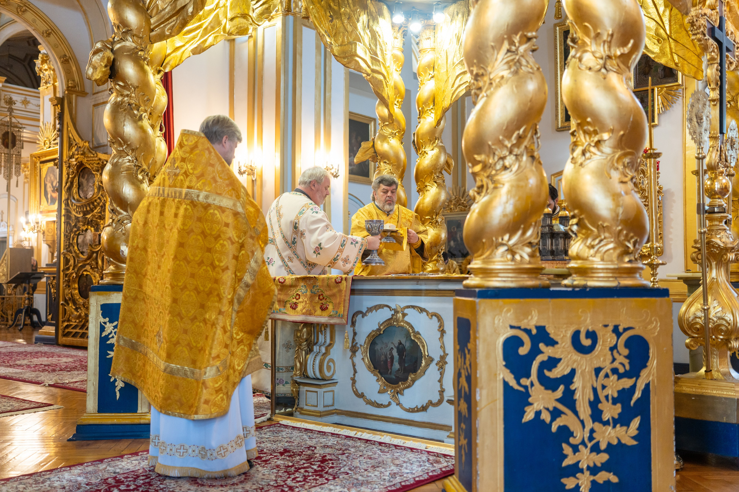Неделя 14-я по Пятидесятнице. Сщмч. Евтиха, ученика ап. Иоанна Богослова. Свт. Петра, митр. Киевского, Московского и всея Руси, чудотворца. НИКОЛО-БОГОЯВЛЕНСКИЙ МОРСКОЙ СОБОР