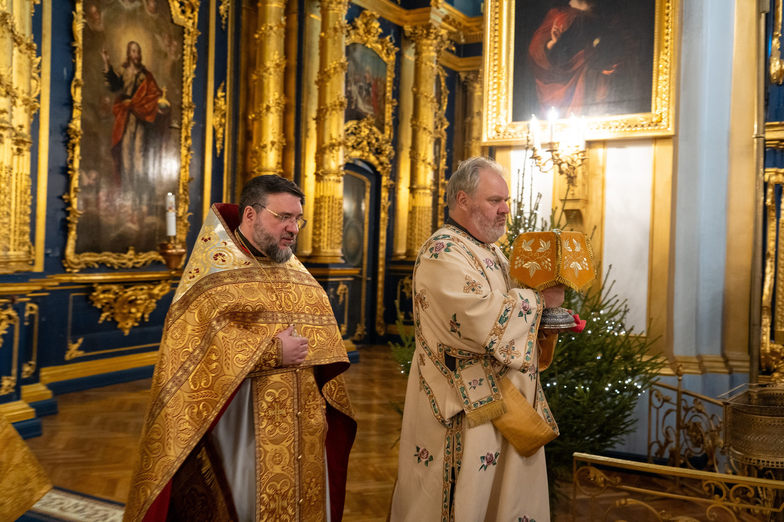 Неделя 30-я по Пятидесятнице, пред Рождеством Христовым, святых отец. Предпразднство Рождества Христова. Вмц. Анастасии Узорешительницы. НИКОЛО-БОГОЯВЛЕНСКИЙ МОРСКОЙ СОБОР