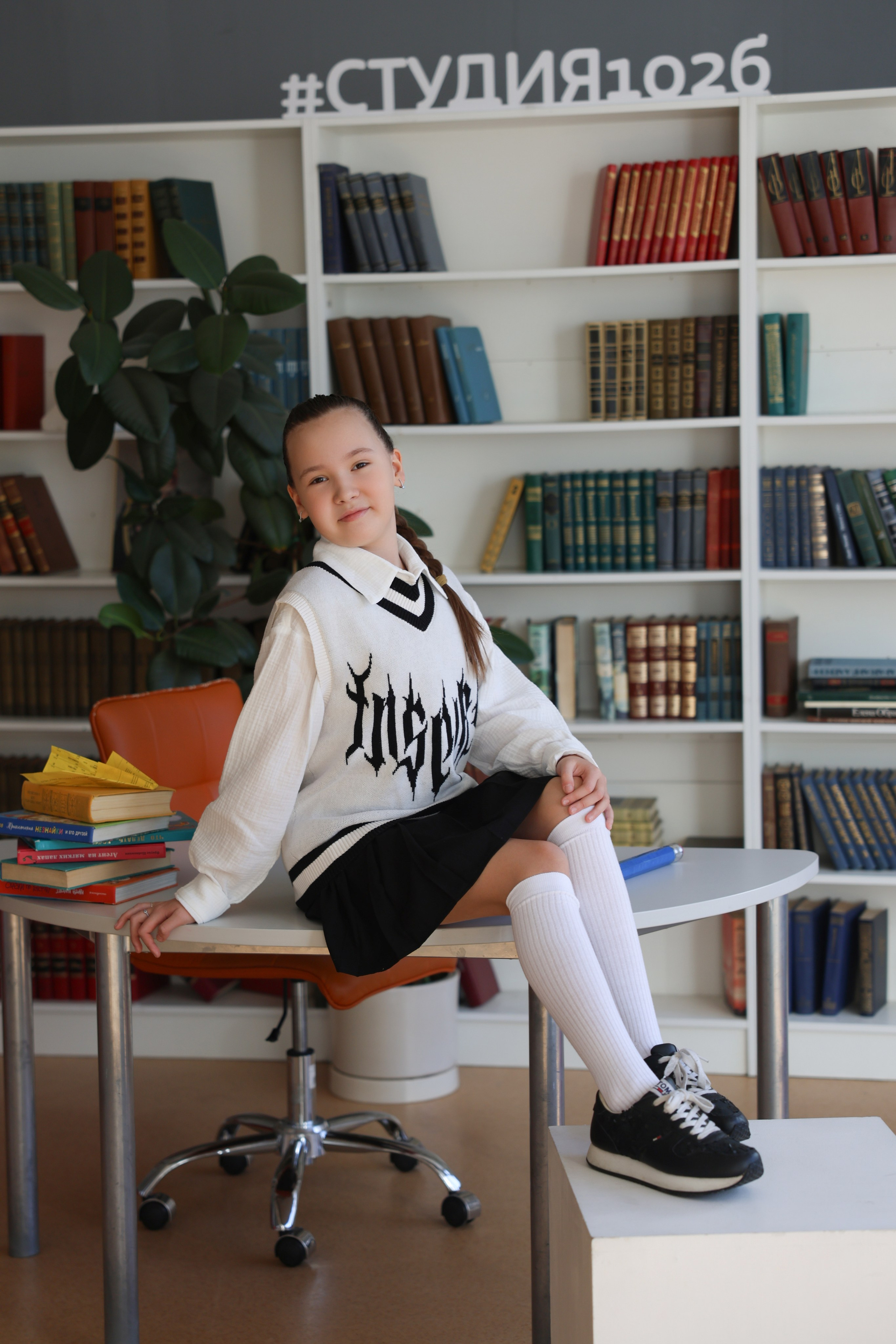 Фотоальбомы для средней и младшей школы. Стильные выпускные альбомы, детские фотосессии, сюжетные фотографии