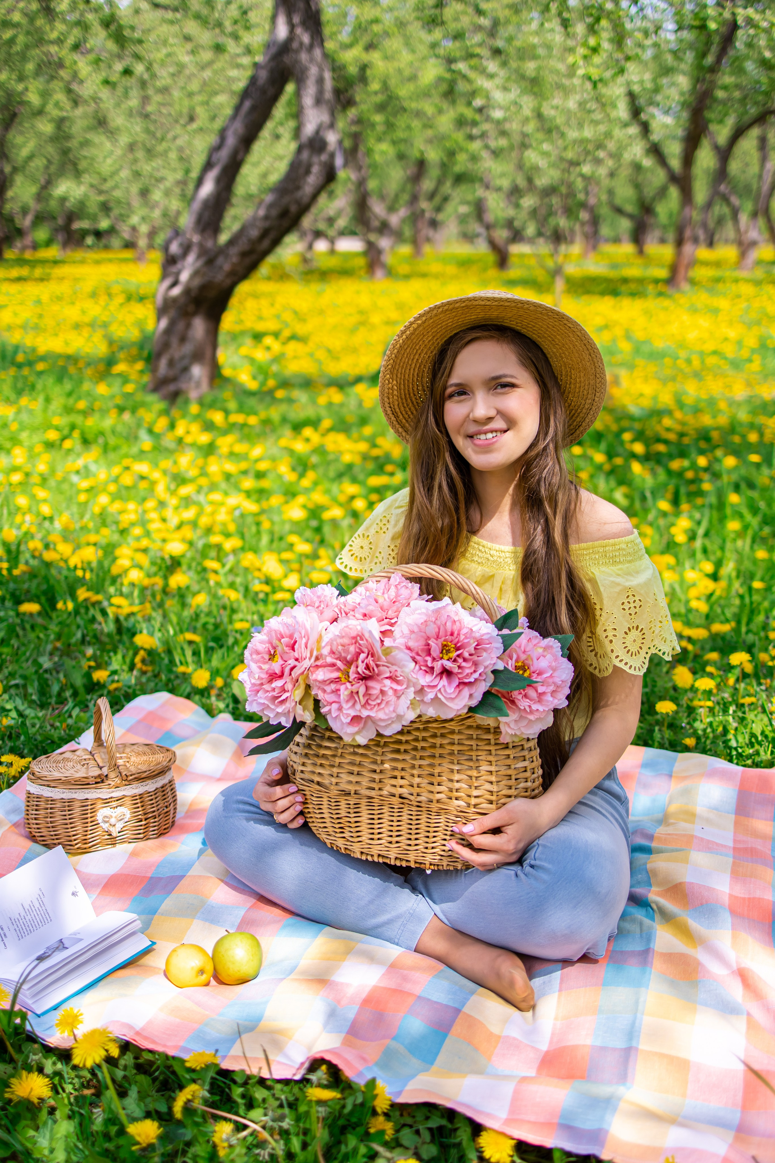 Ира в одуванчиках. Оксана Ромашкина- семейный и ньюборн фотограф из Москвы