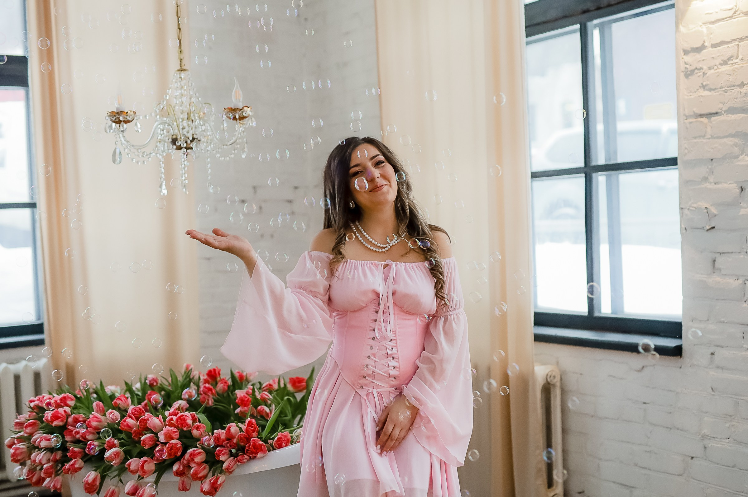 ЛОЛИТА В СТУДИИ С ВАННОЙ И ТЮЛЬПАНАМИ. Фотограф в Москве Ольга Колесникова