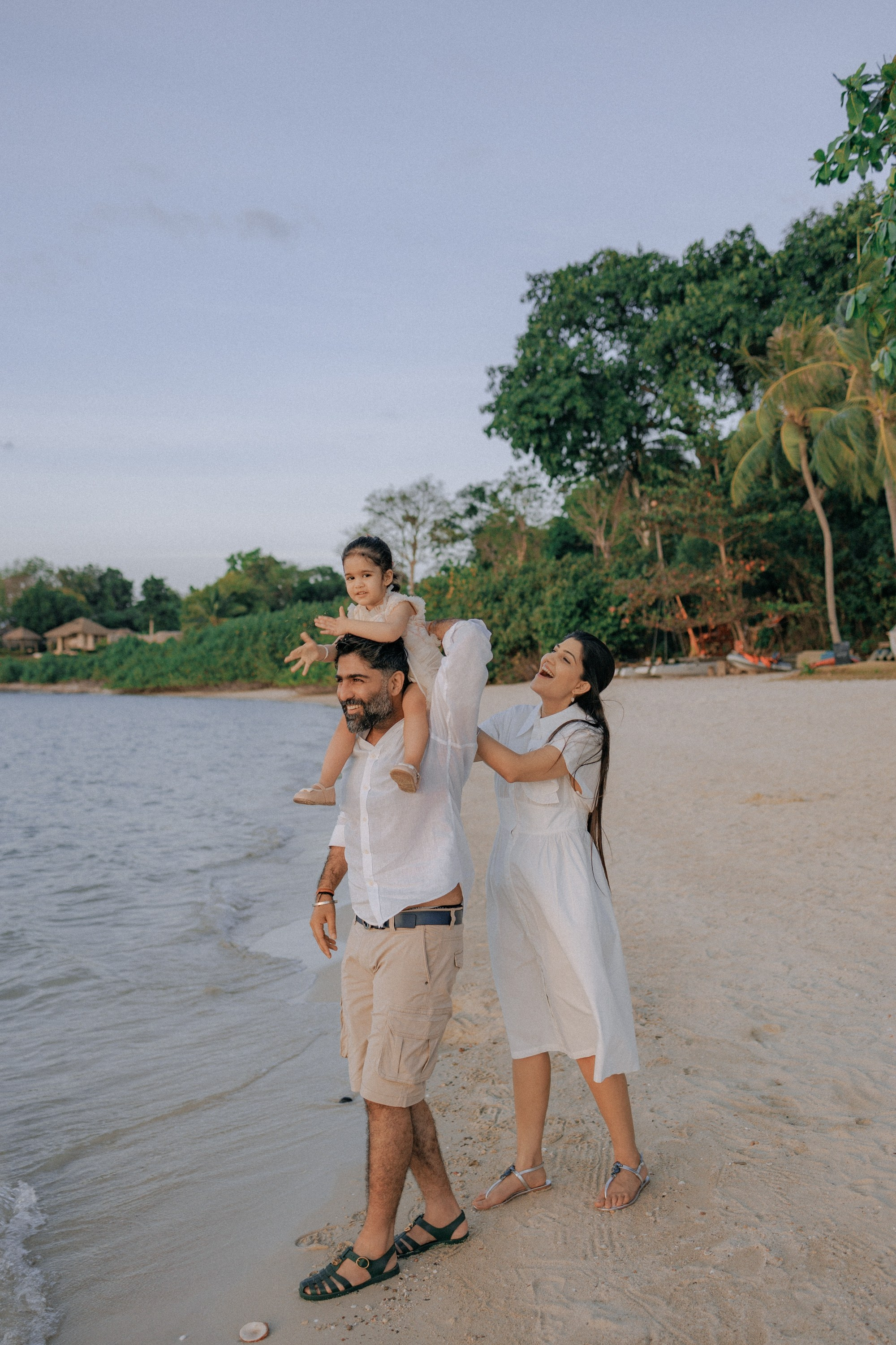 Family photoshoot in Phuket, Thailand. Fedor Lemeshko — Destination Wedding and Family Lifestyle photographer