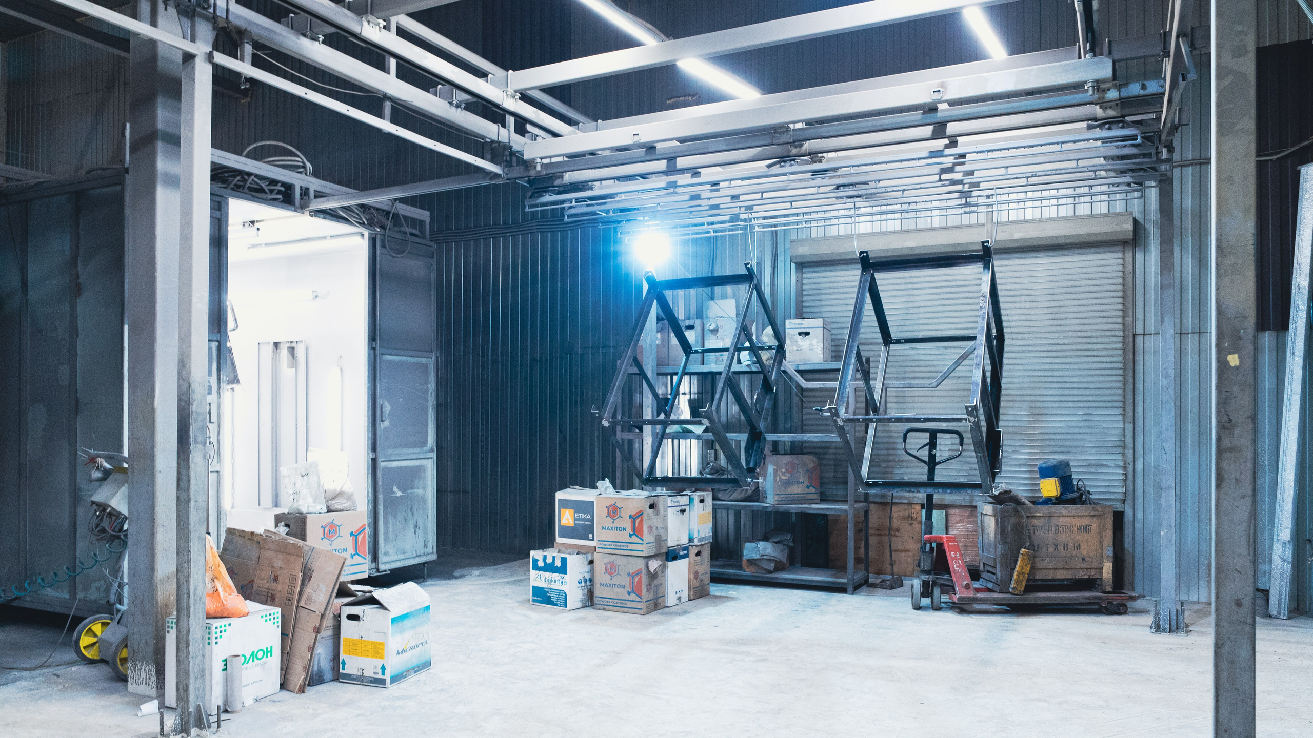 Рабочие цеха компании ПВК. Коммерческий Фотограф Виктор Фоменых