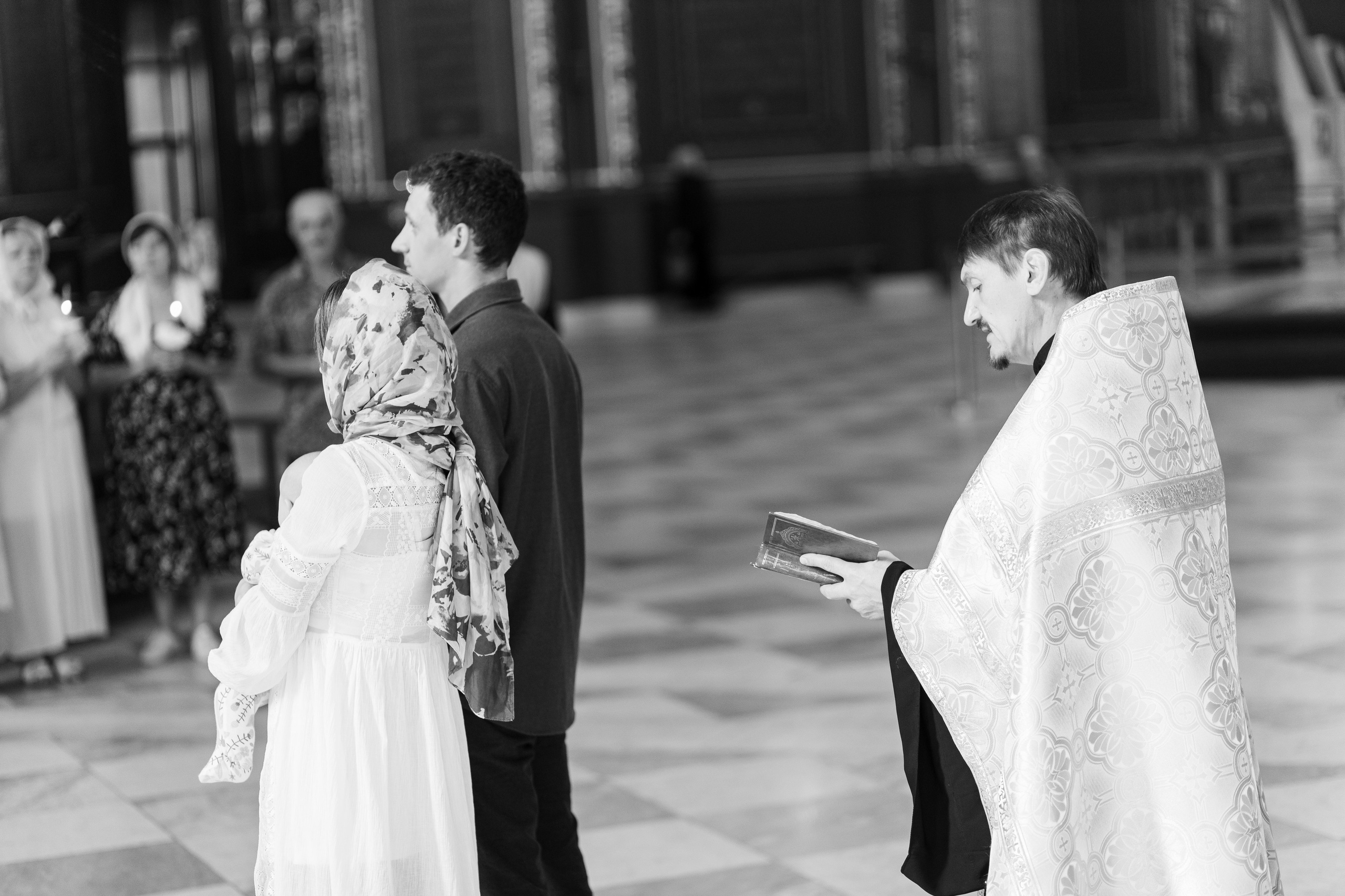 Крещение Миланы в Соборе Вознесения Господня Новочеркасск. Анастасия Безуглова- свадебный фотограф в Таганроге