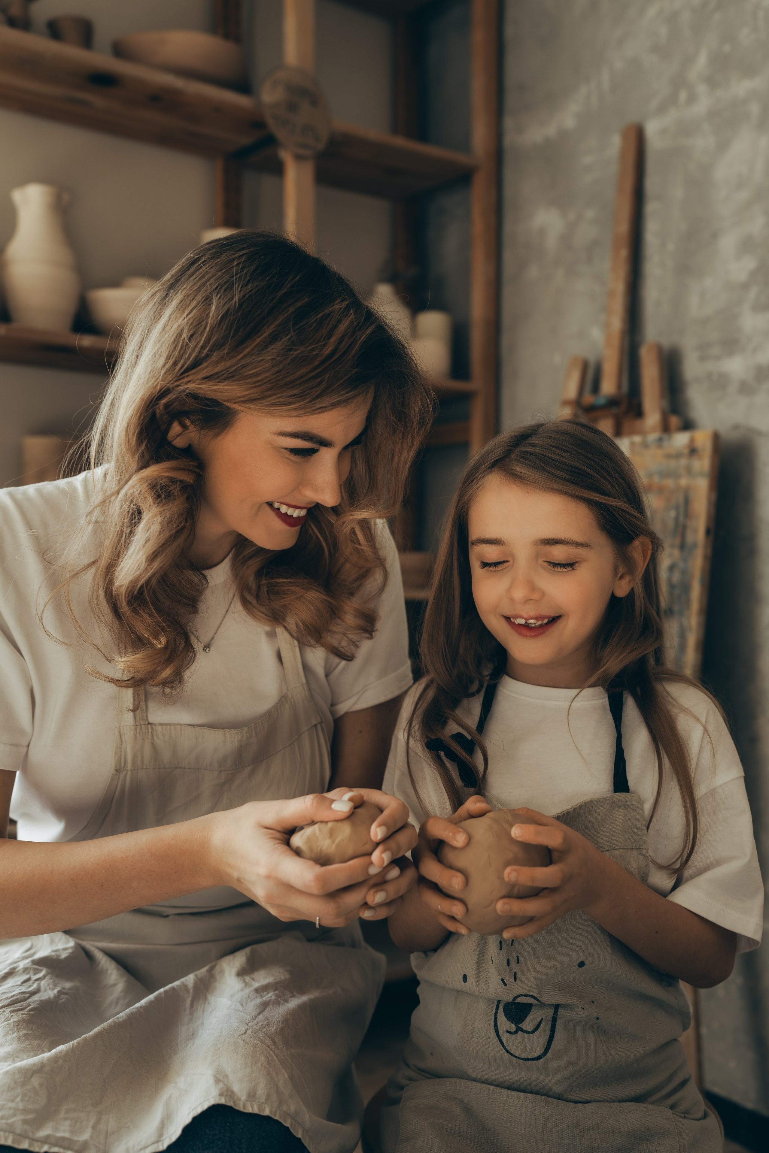 В гончарной мастерской. Семейный фотограф Москва. Фотограф беременности и материнства Москва