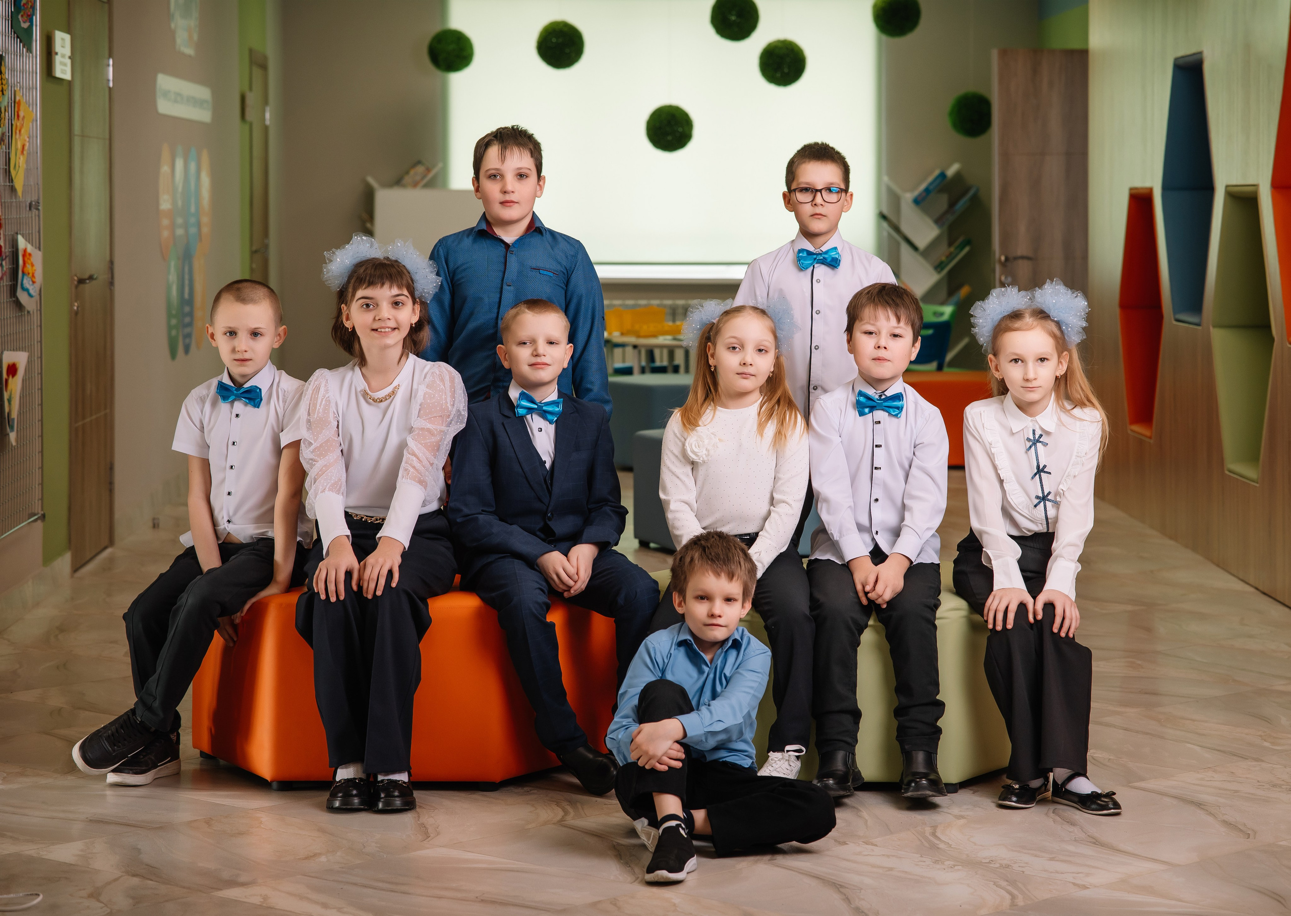 «Алфавит». Школьный фотограф в Валуйках. Фотосессии для выпускников и изготовление выпускных альбомов в городе Валуйки и в Белгородской области