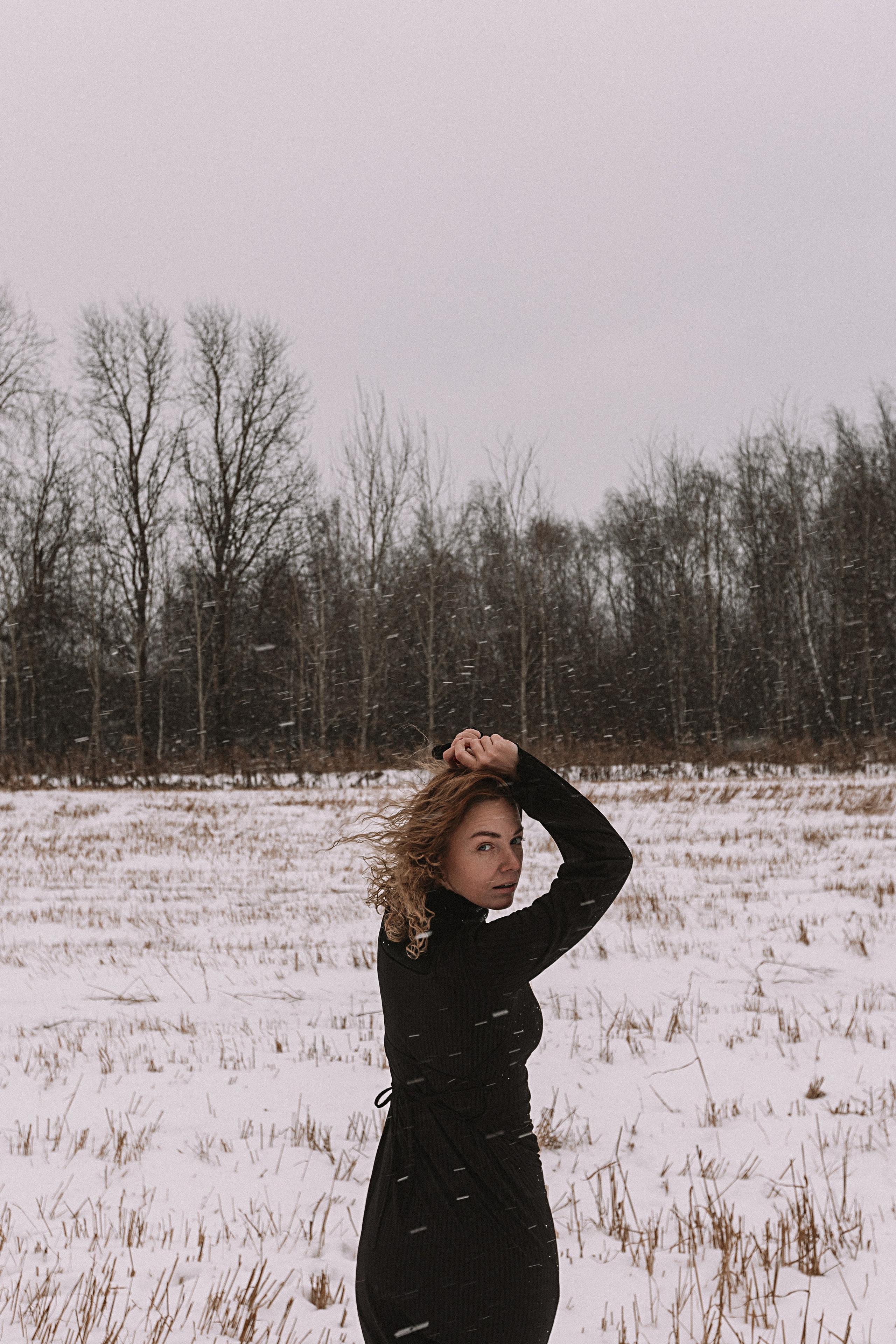 Меланхолия (поле). Семейный фотограф Тюмень, фотограф на роды Салмина Мария