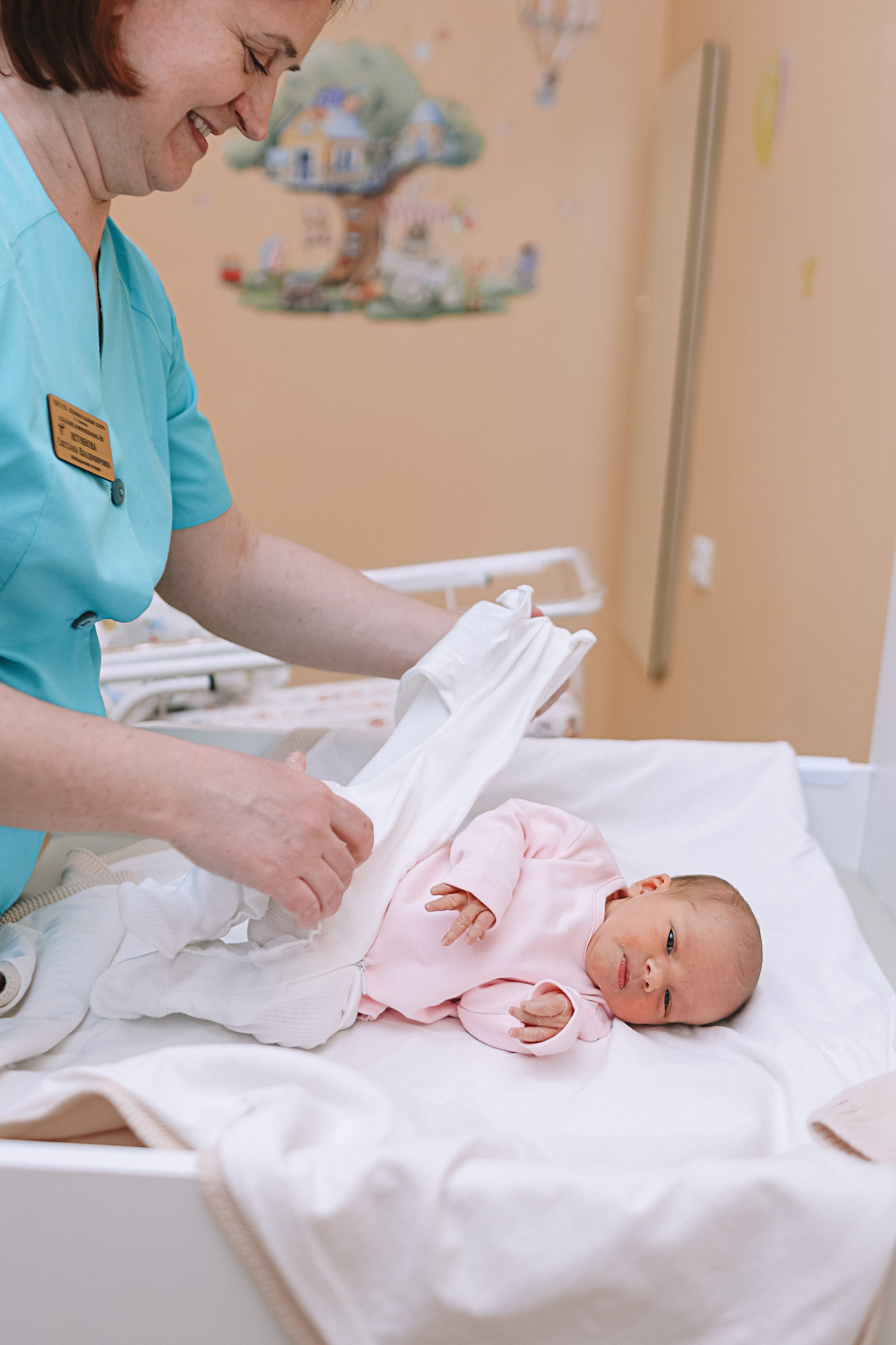 Выписка палата+внизу ПЦЭ. Семейный фотограф Тюмень, фотограф на роды Салмина Мария
