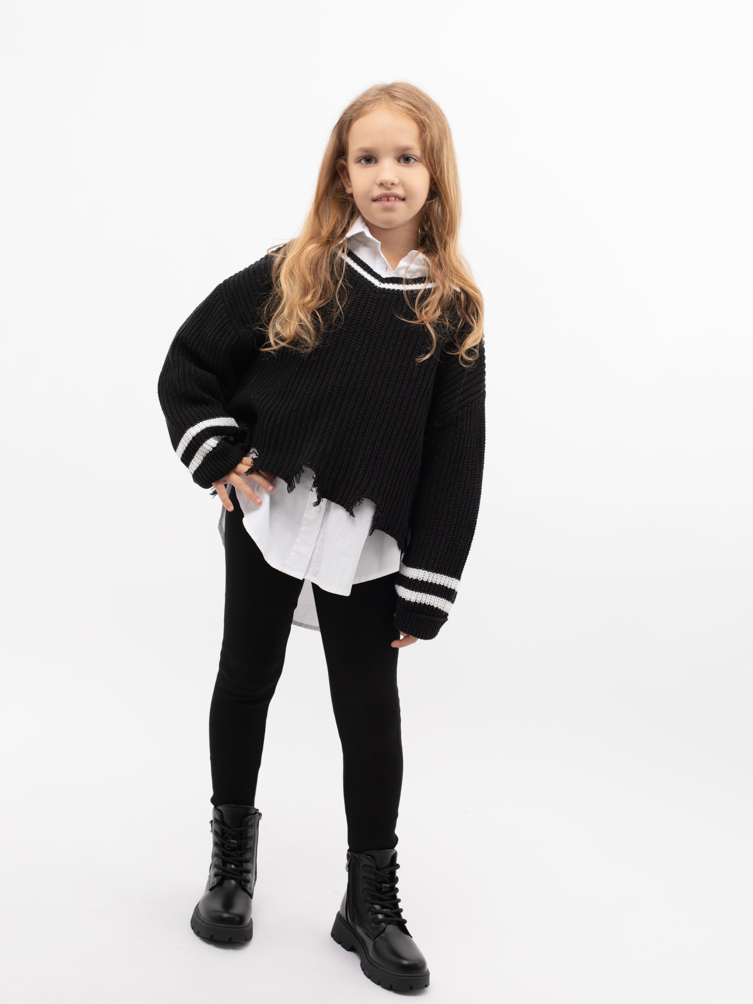 Ботинки для девочки. Фотостудия предметной и модельной съёмки для маркетплейсов