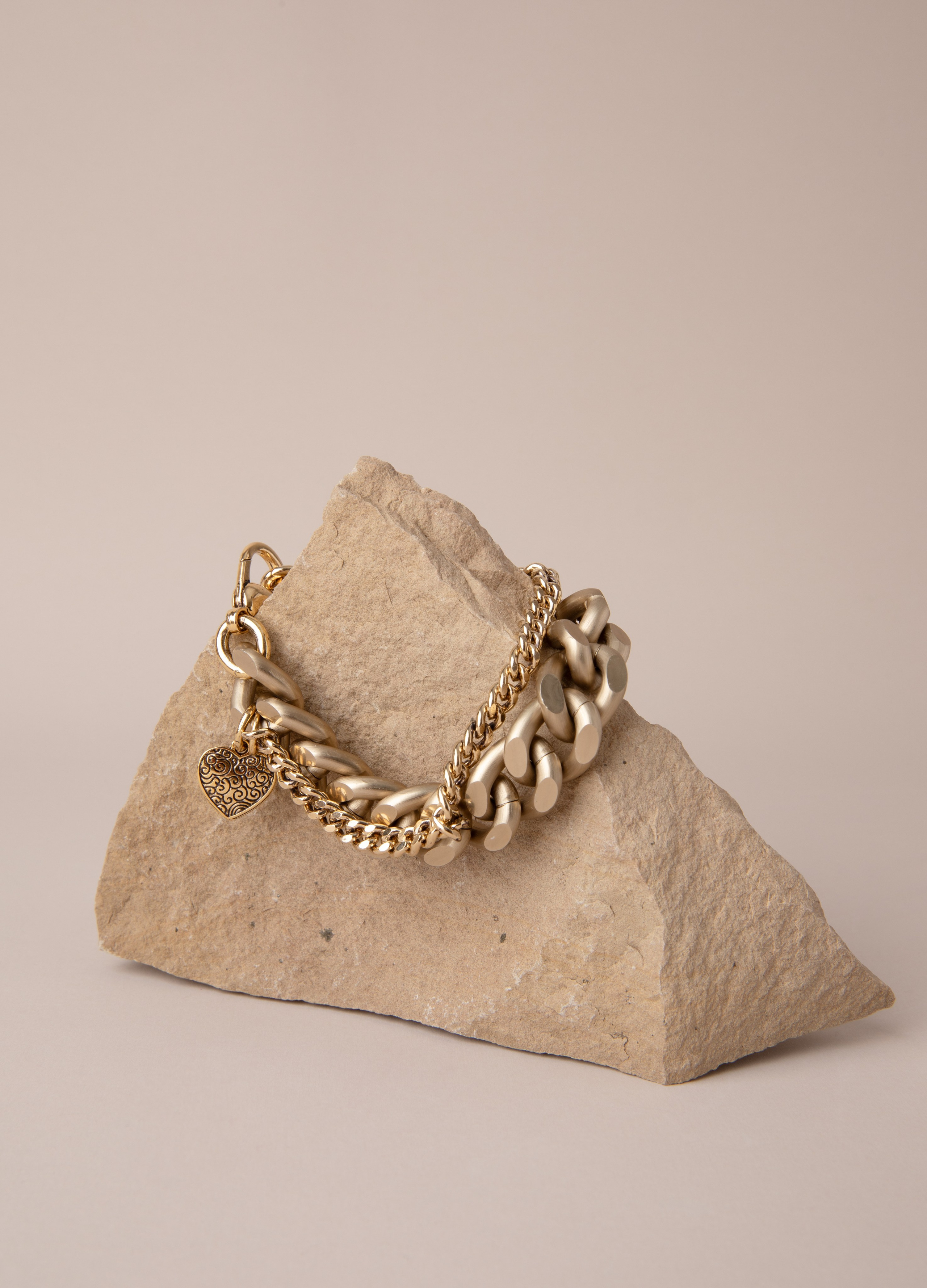 Украшения. Фотостудия предметной и модельной съёмки для маркетплейсов