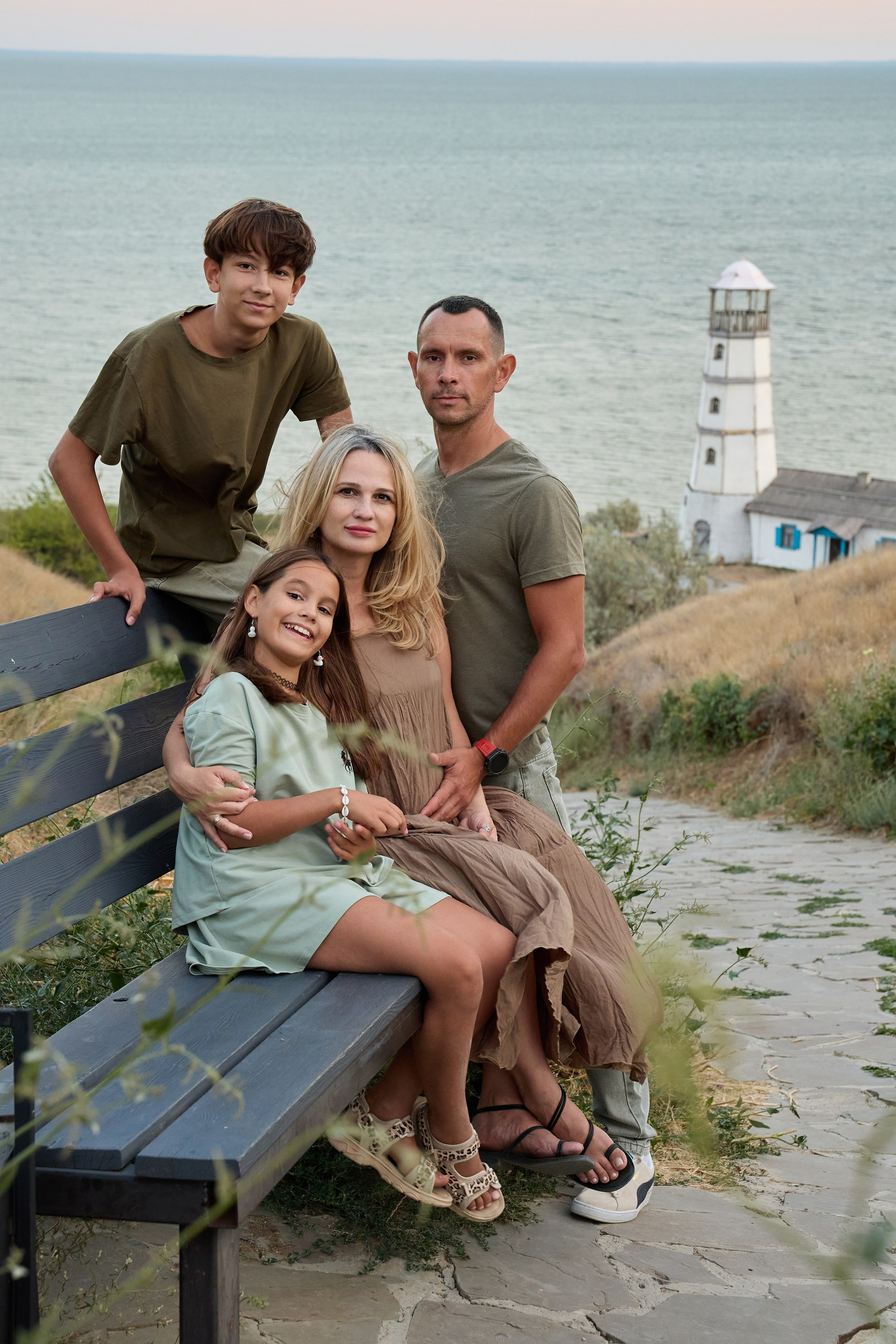 Семейная фотосессия в Мержаново. Марина, Алексей, Тимофей и Анна. Свадебный фотограф Константинова Елена